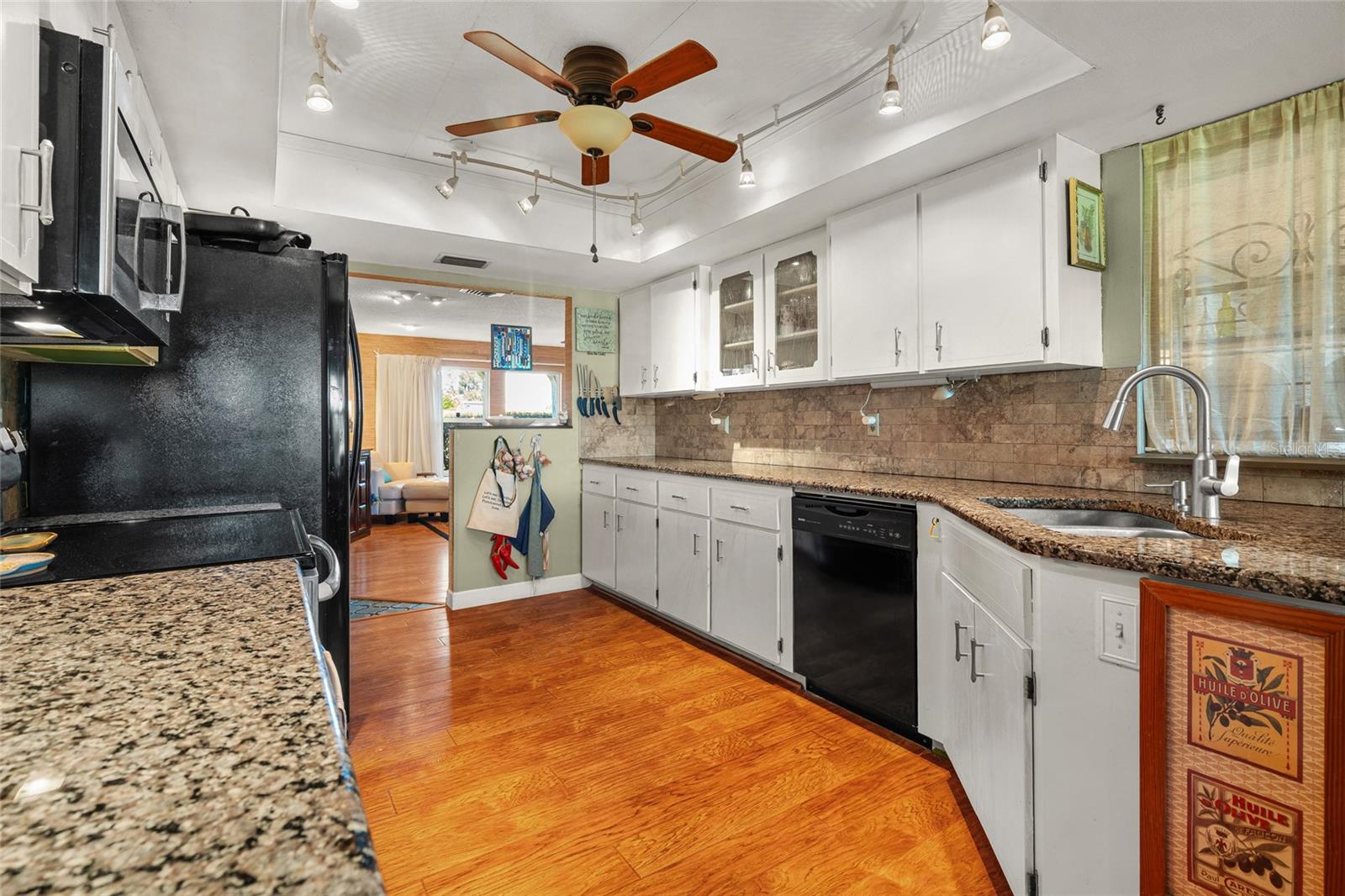 Image 27 of 54 For 3601 18th Avenue W