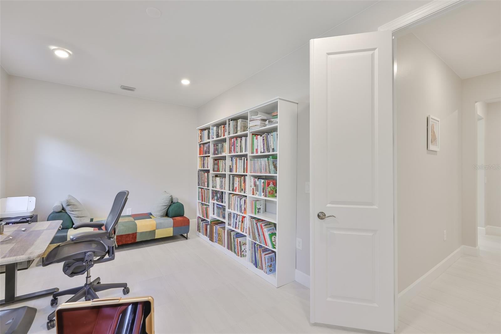 Image 22 of 56 For 16320 Hidden Oak Loop