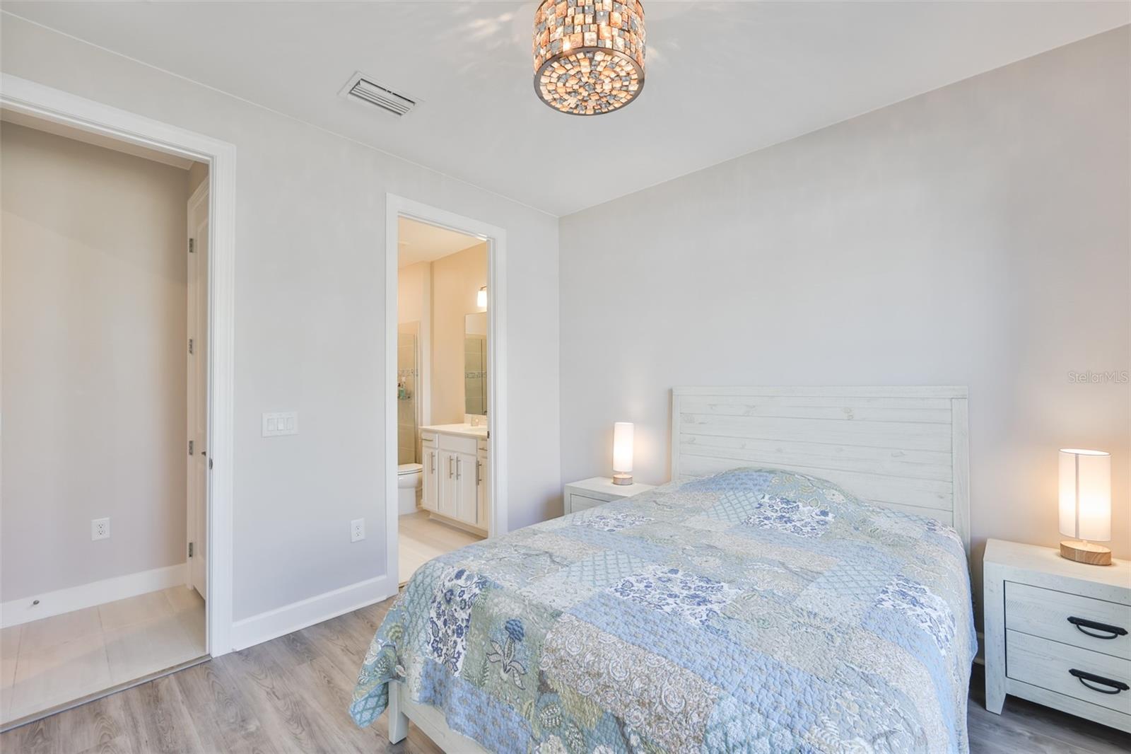 Image 25 of 56 For 16320 Hidden Oak Loop