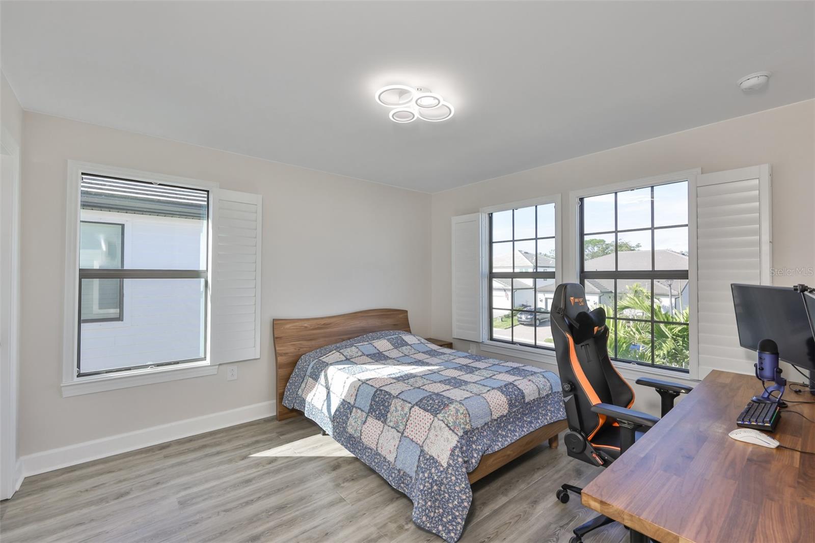 Image 28 of 56 For 16320 Hidden Oak Loop