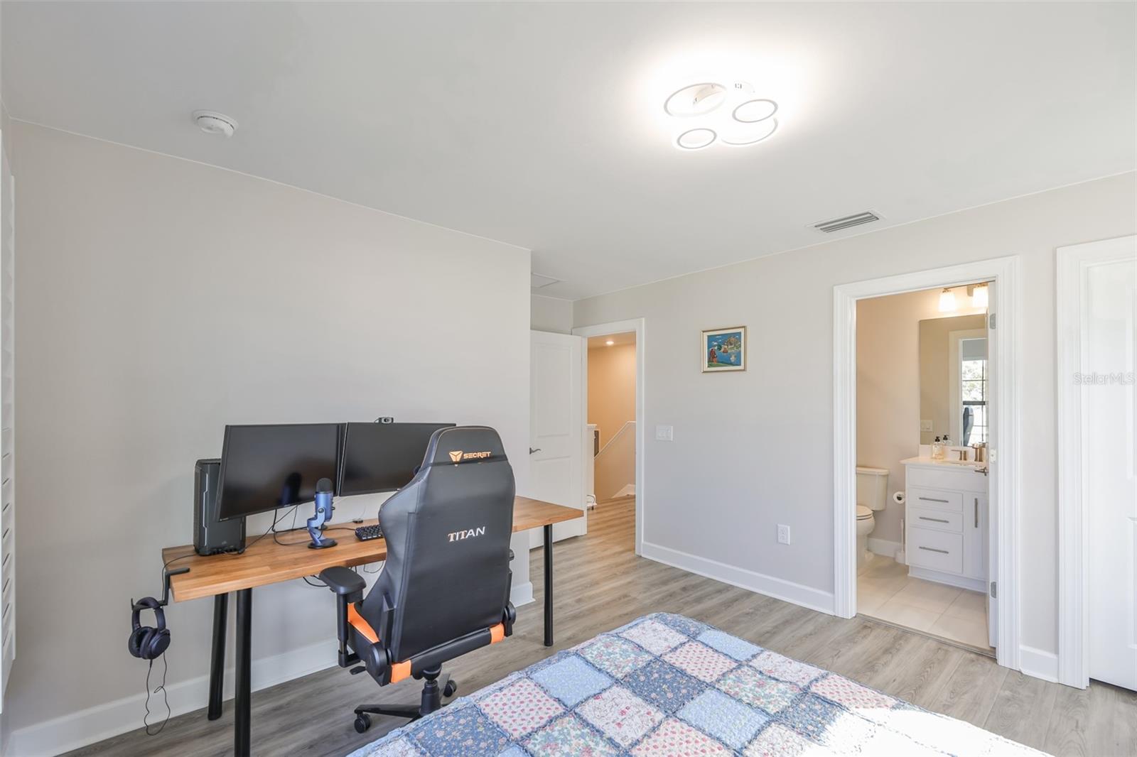 Image 30 of 56 For 16320 Hidden Oak Loop