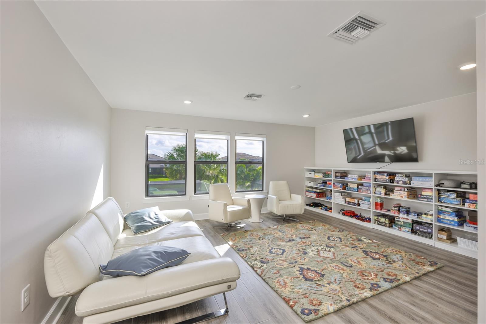 Image 36 of 56 For 16320 Hidden Oak Loop