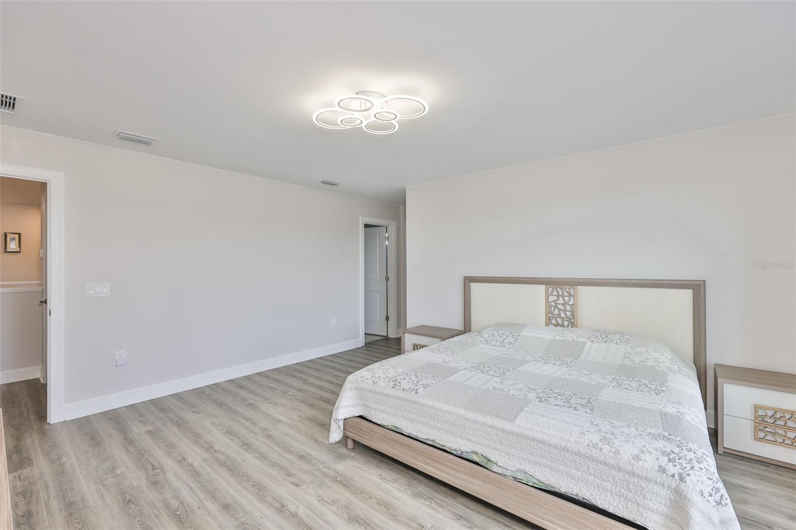 Image 40 of 56 For 16320 Hidden Oak Loop