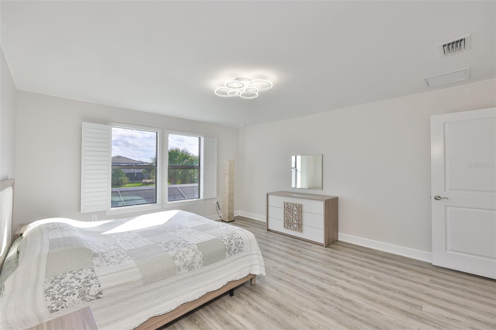 Image 42 of 56 For 16320 Hidden Oak Loop