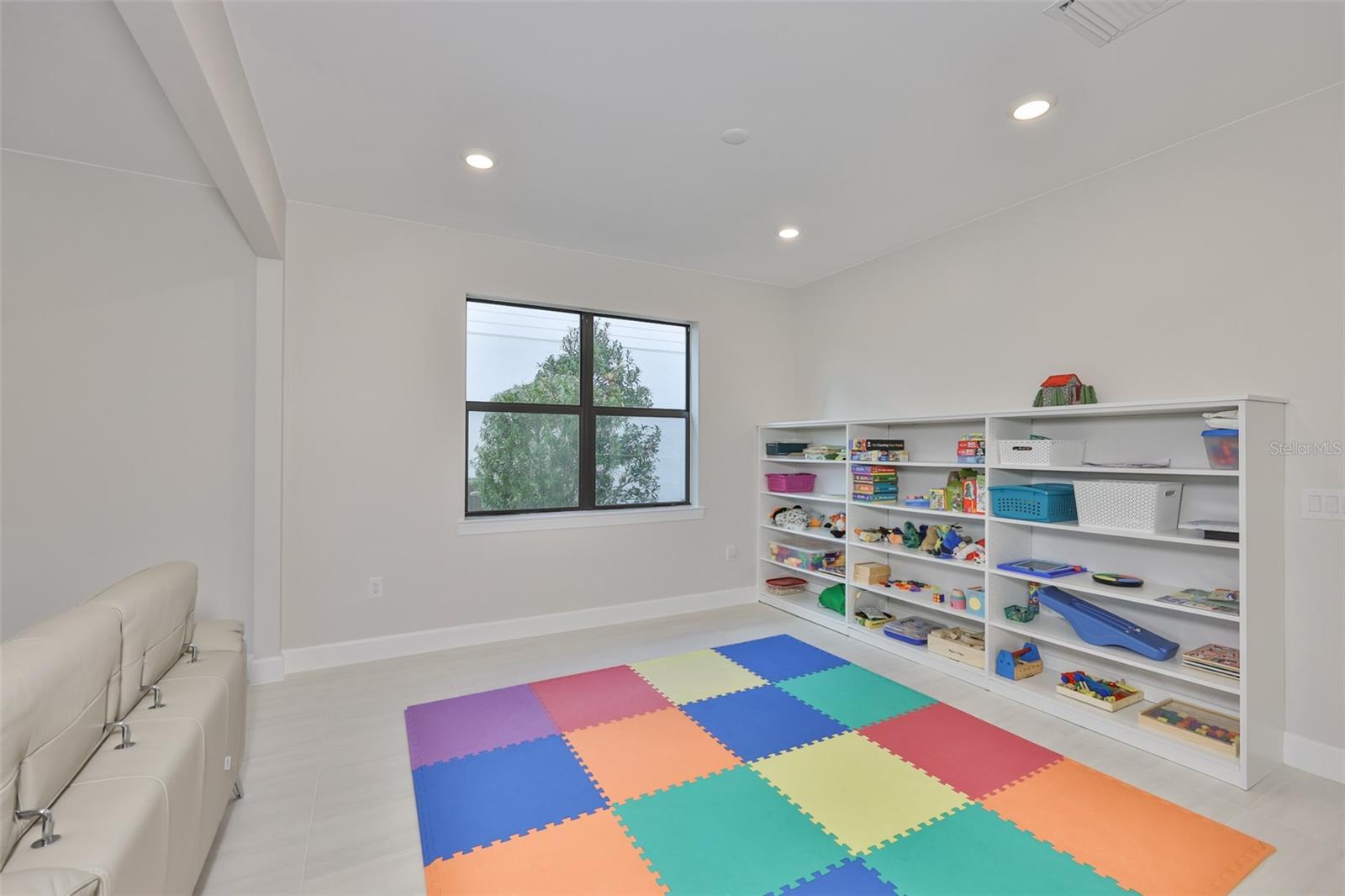 Image 5 of 56 For 16320 Hidden Oak Loop