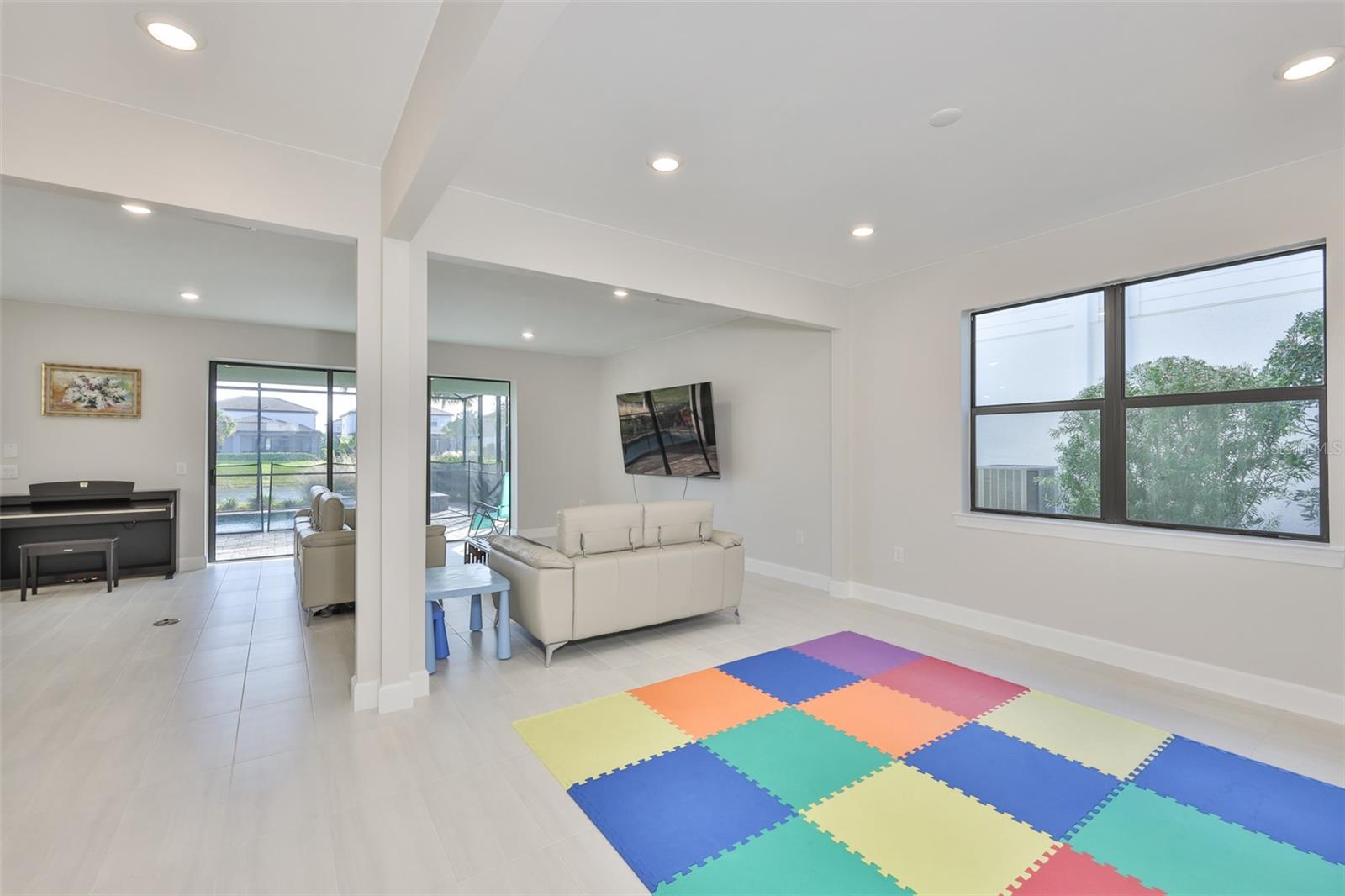 Image 7 of 56 For 16320 Hidden Oak Loop