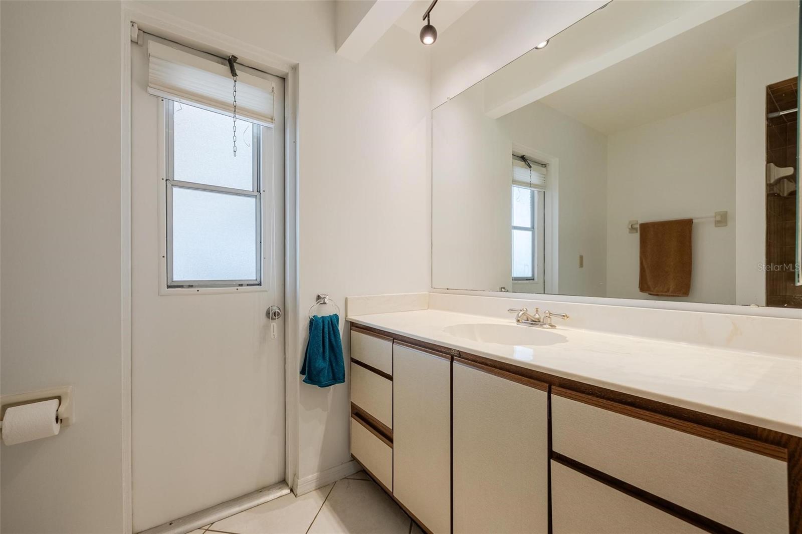 Image 27 of 50 For 1719 Bluewater Terrace