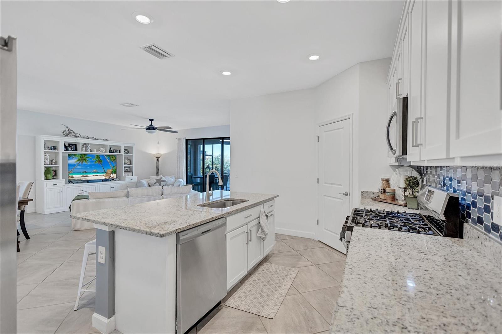 Image 14 of 46 For 15531 Islandwalk Avenue