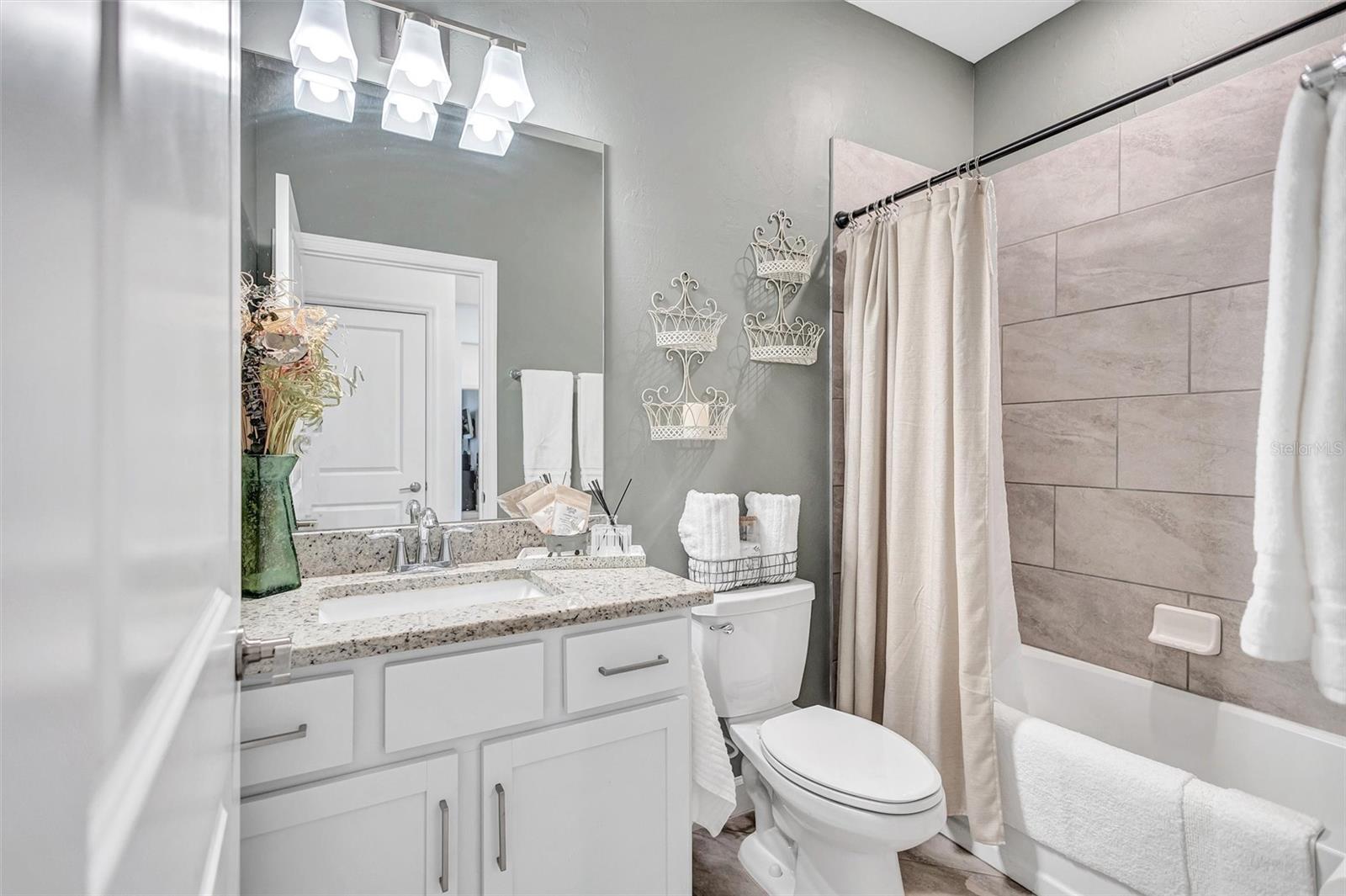 Image 18 of 46 For 15531 Islandwalk Avenue