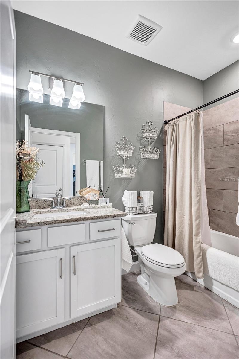 Image 19 of 46 For 15531 Islandwalk Avenue