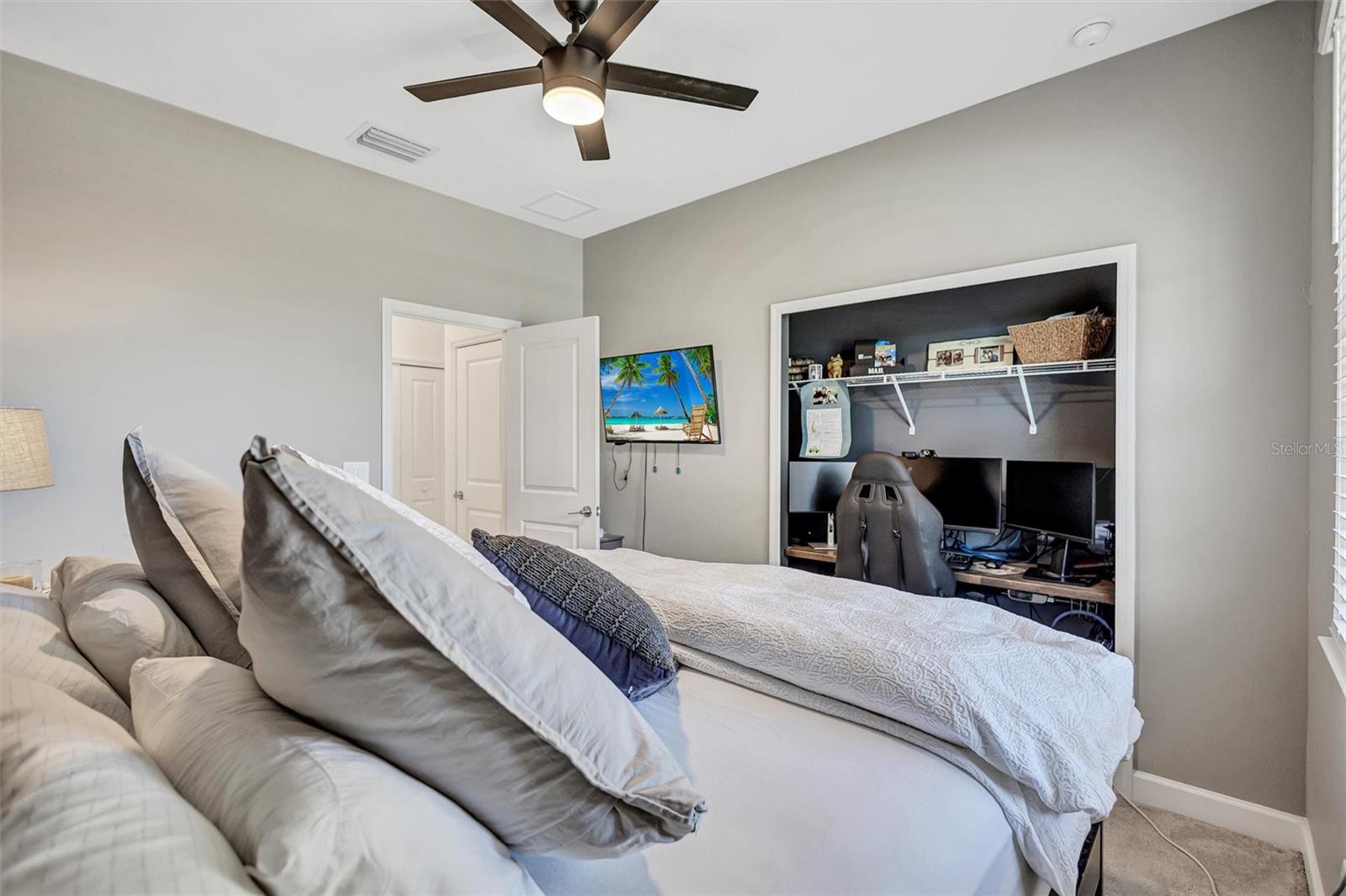 Image 21 of 46 For 15531 Islandwalk Avenue