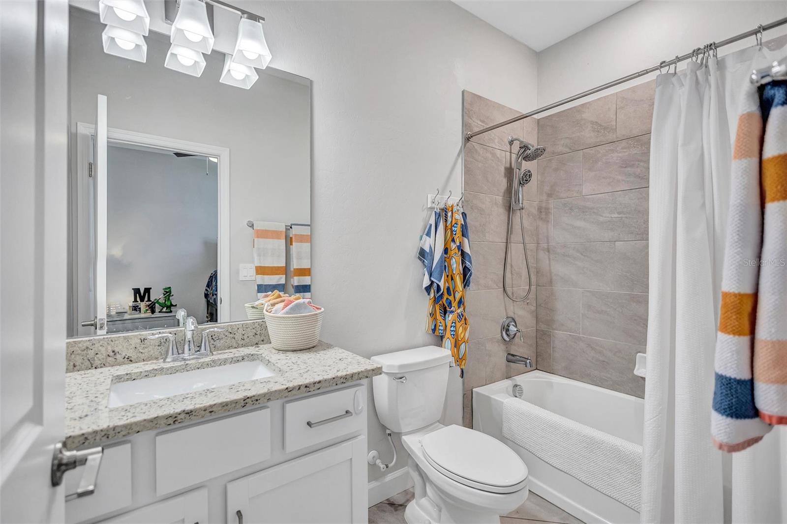 Image 24 of 46 For 15531 Islandwalk Avenue