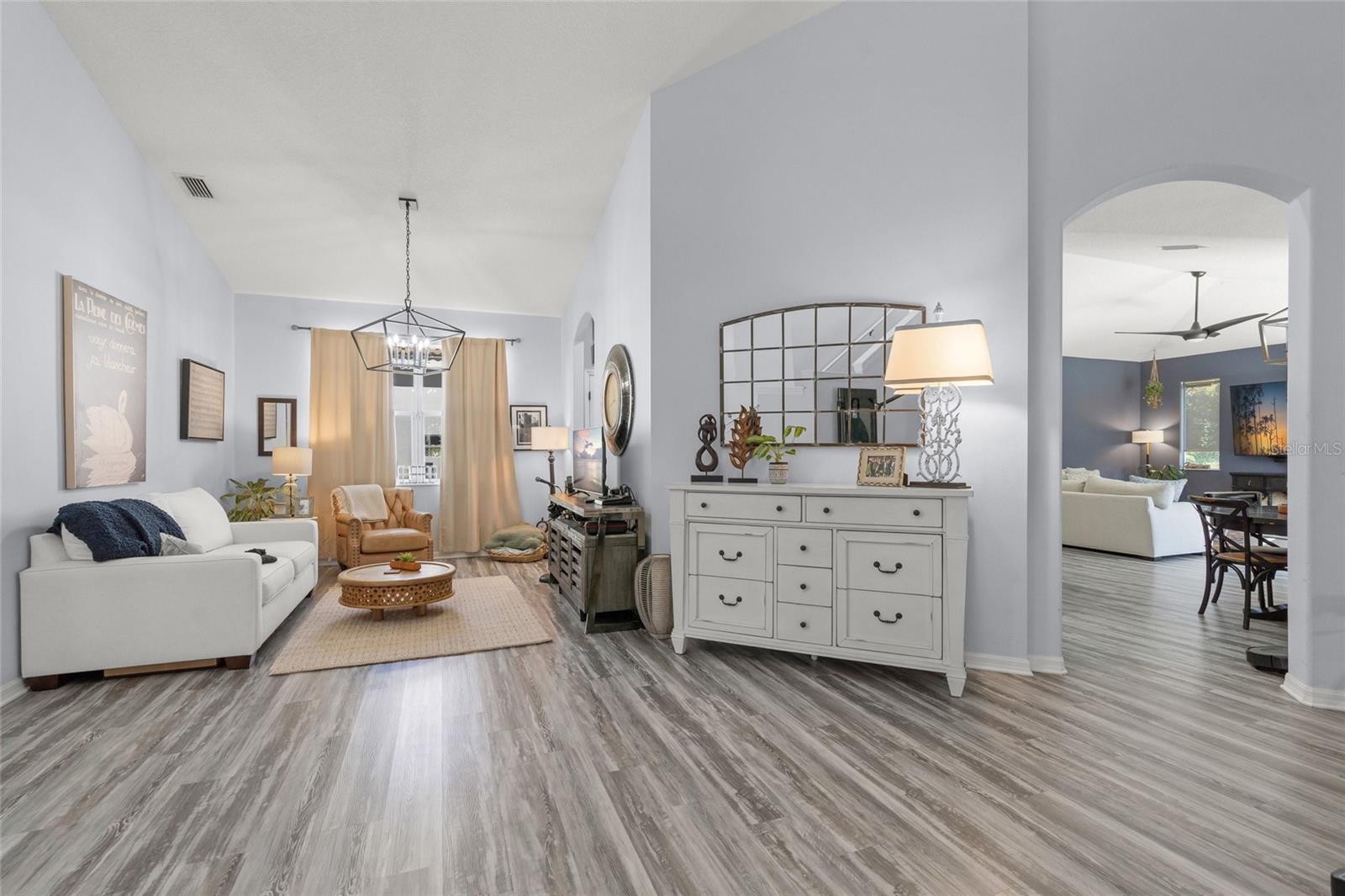 Image 4 of 40 For 6723 Tailfeather Way