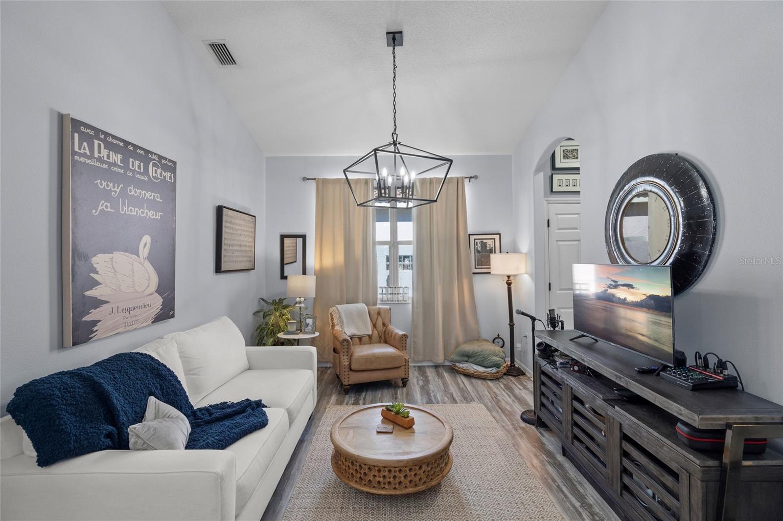 Image 6 of 40 For 6723 Tailfeather Way