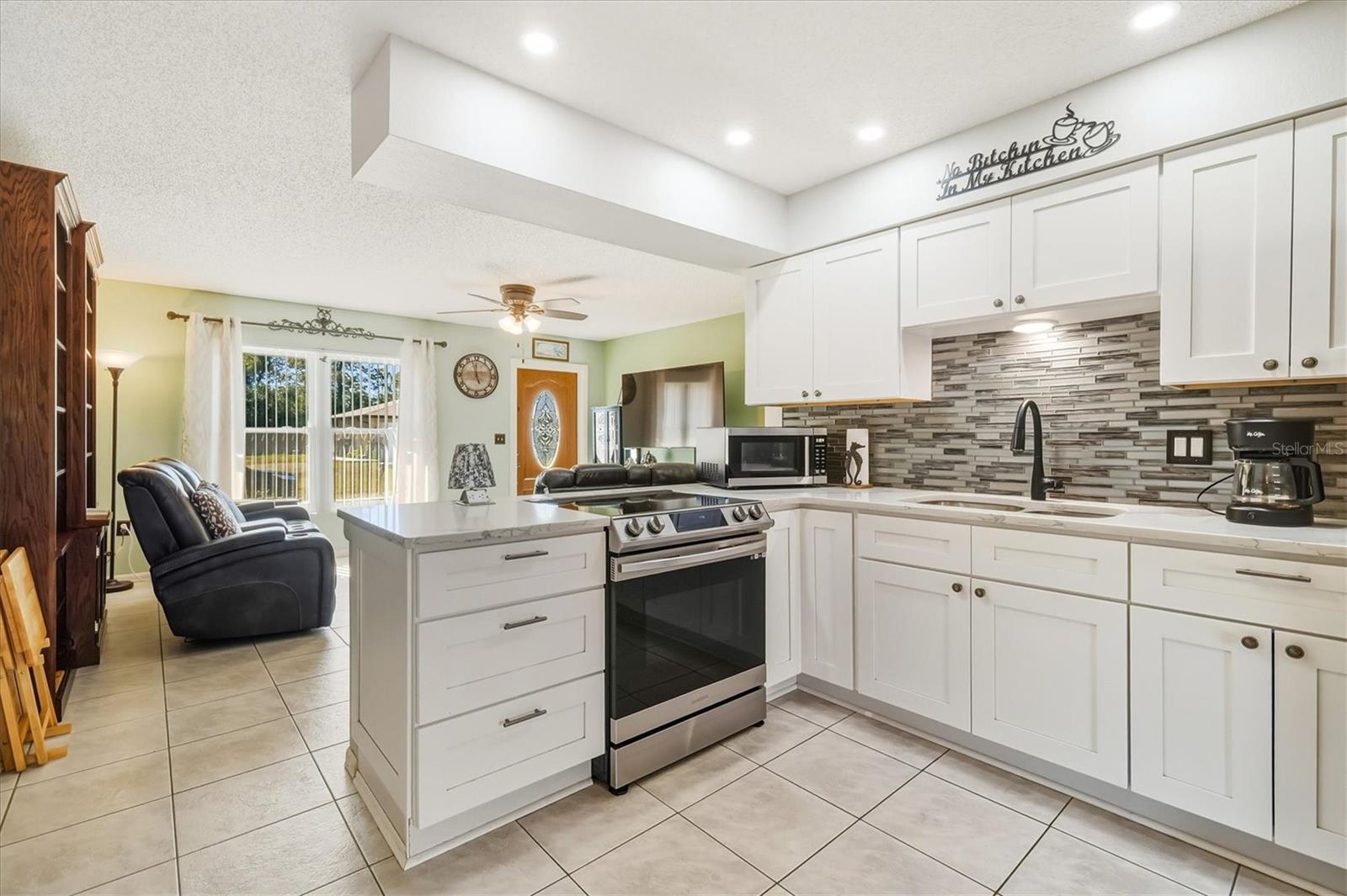 Listing photo id 11 for 4162 Winfall Avenue