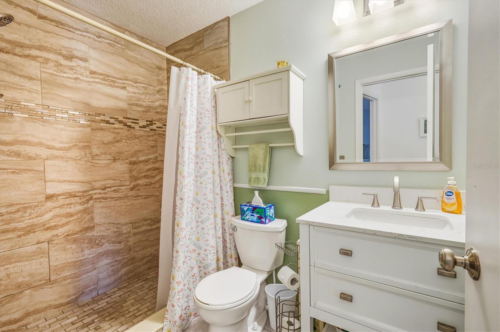 Listing photo id 15 for 4162 Winfall Avenue