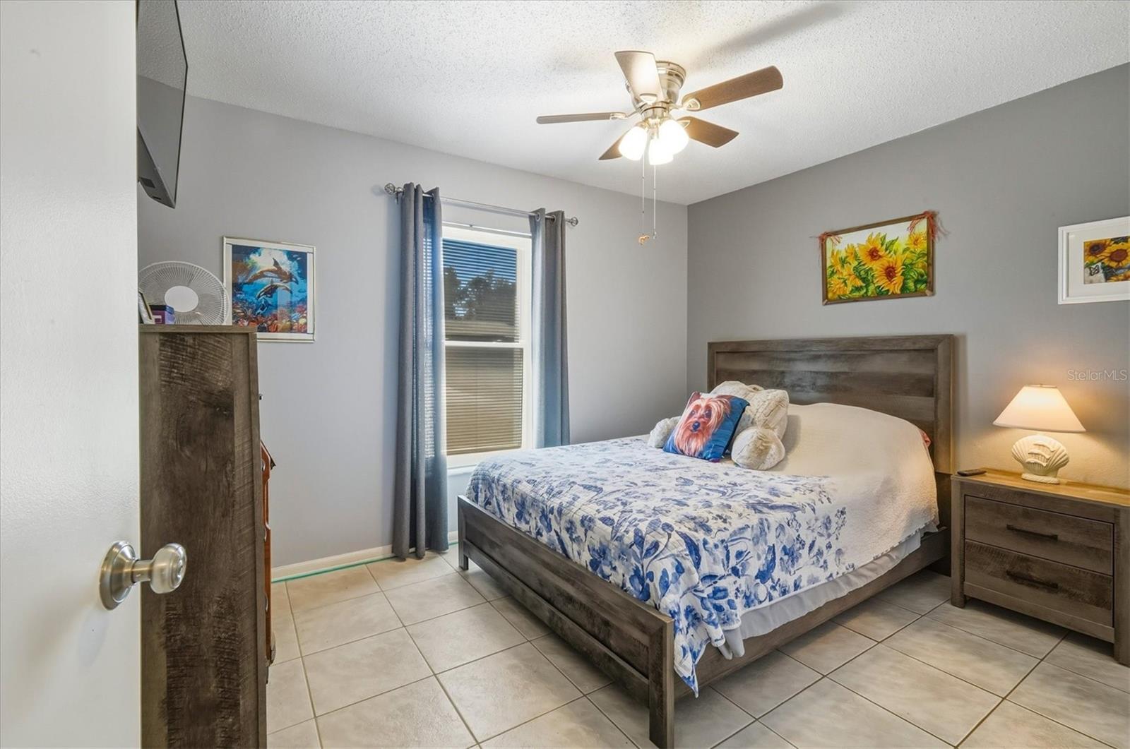 Listing photo id 16 for 4162 Winfall Avenue