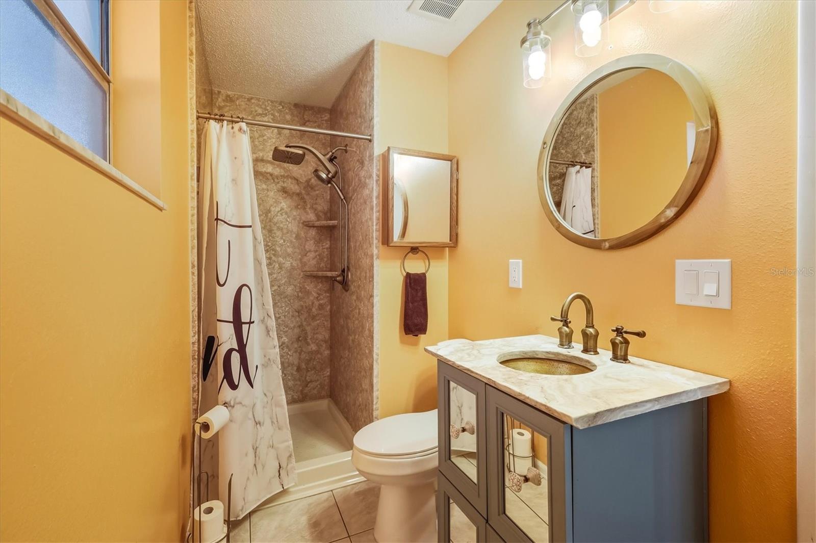 Listing photo id 18 for 4162 Winfall Avenue