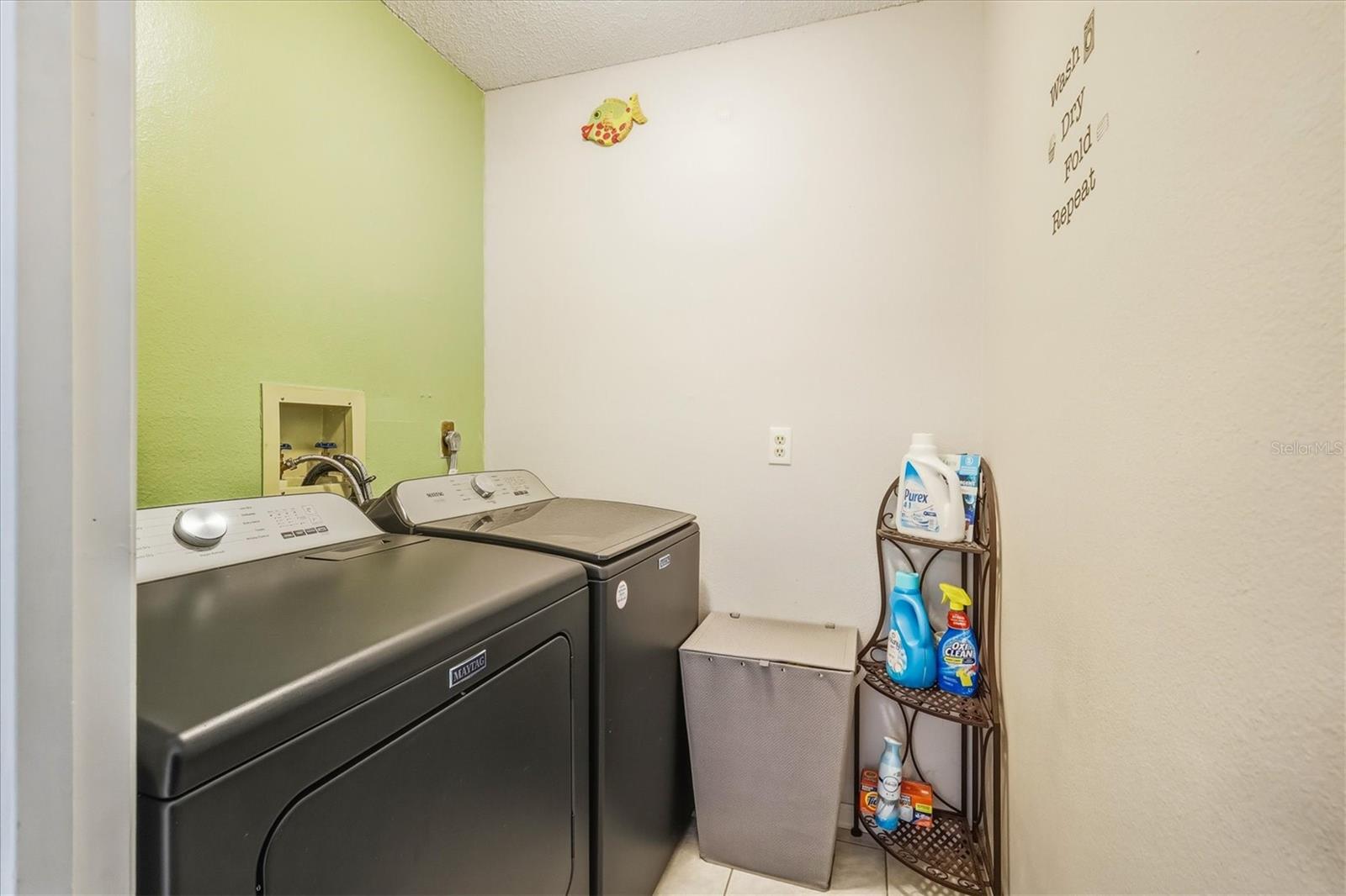 Listing photo id 19 for 4162 Winfall Avenue