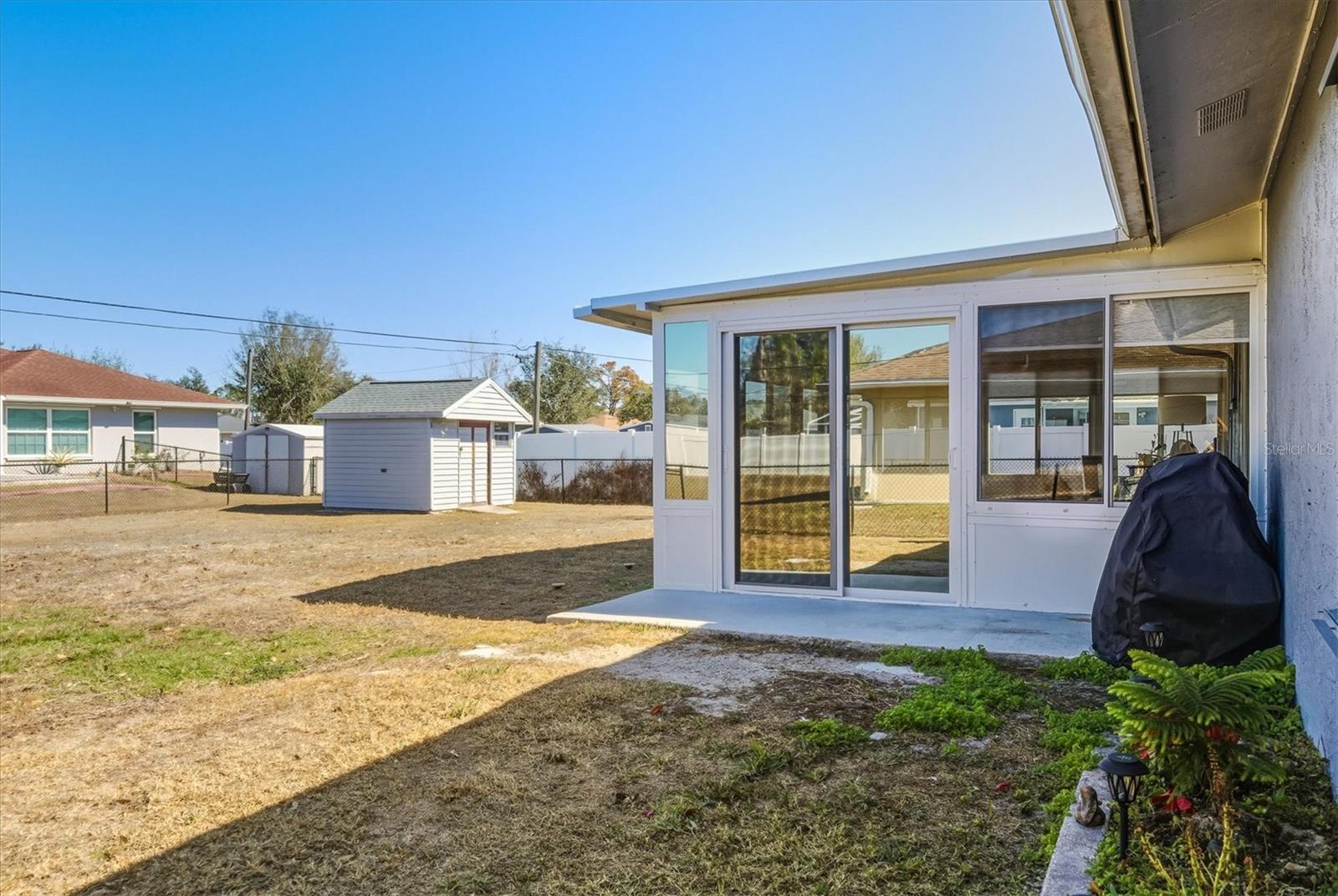 Listing photo id 25 for 4162 Winfall Avenue