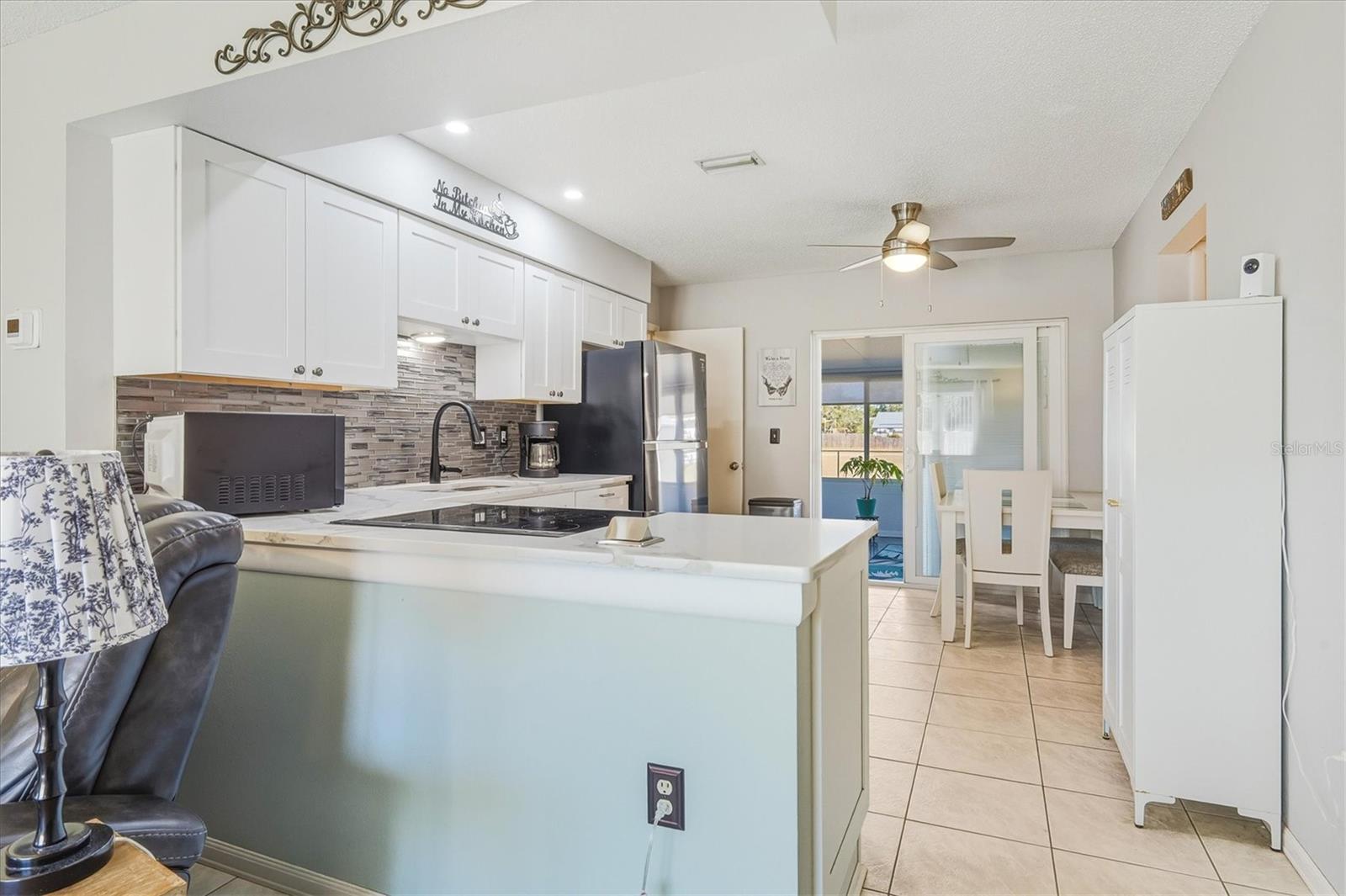 Listing photo id 6 for 4162 Winfall Avenue