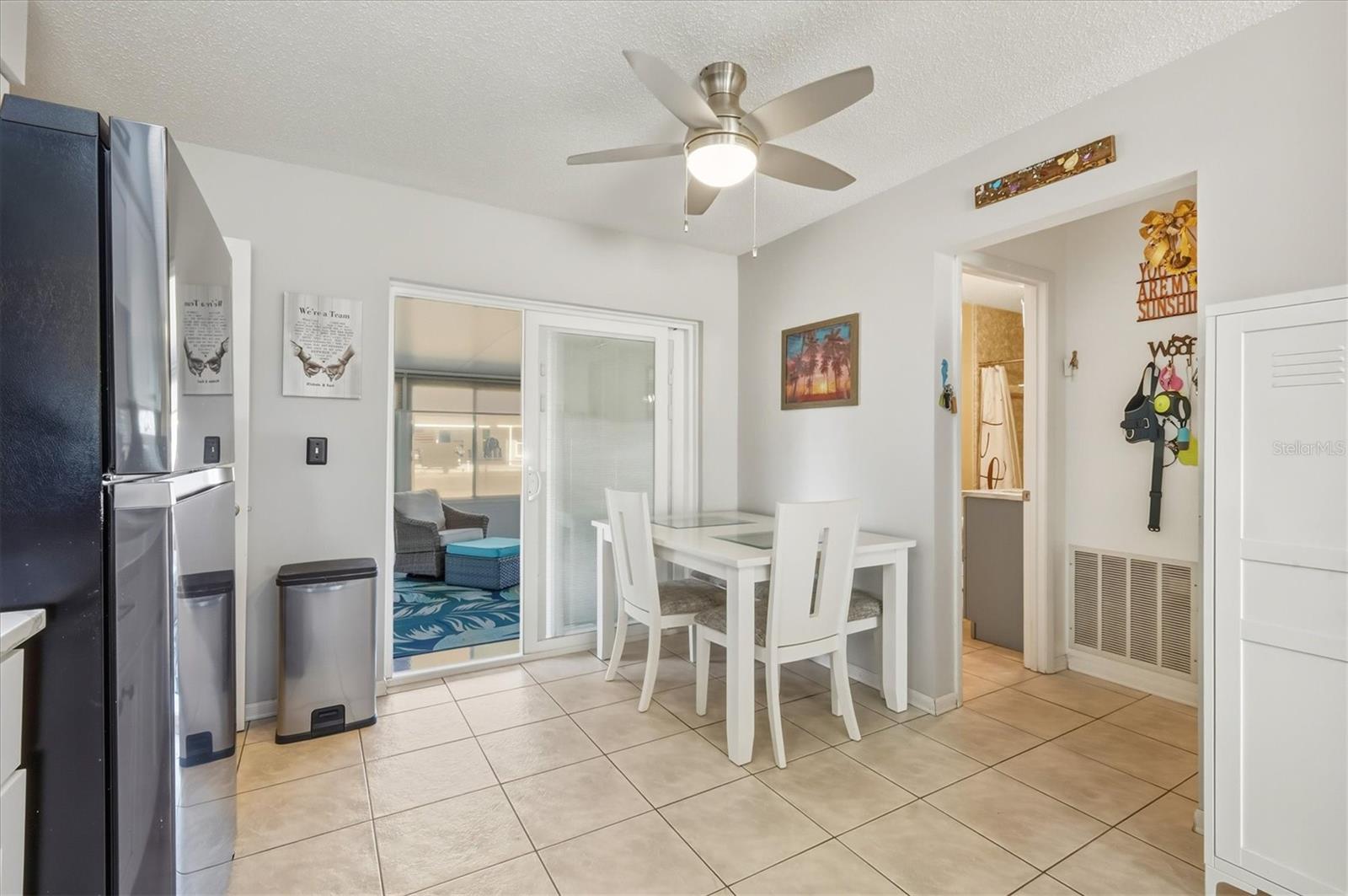 Listing photo id 7 for 4162 Winfall Avenue