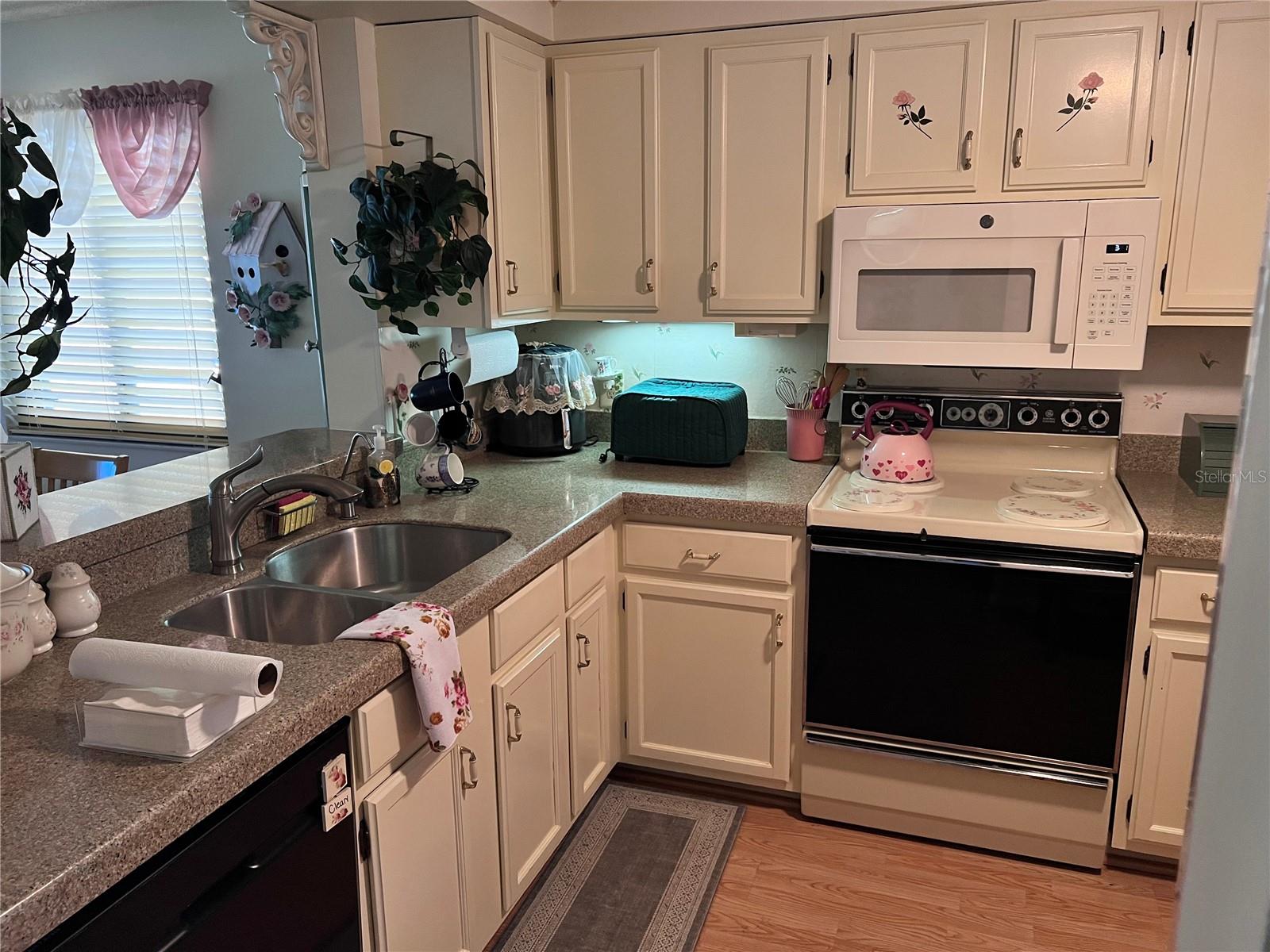 Image 27 of 38 For 5221 Lake Village Drive 24