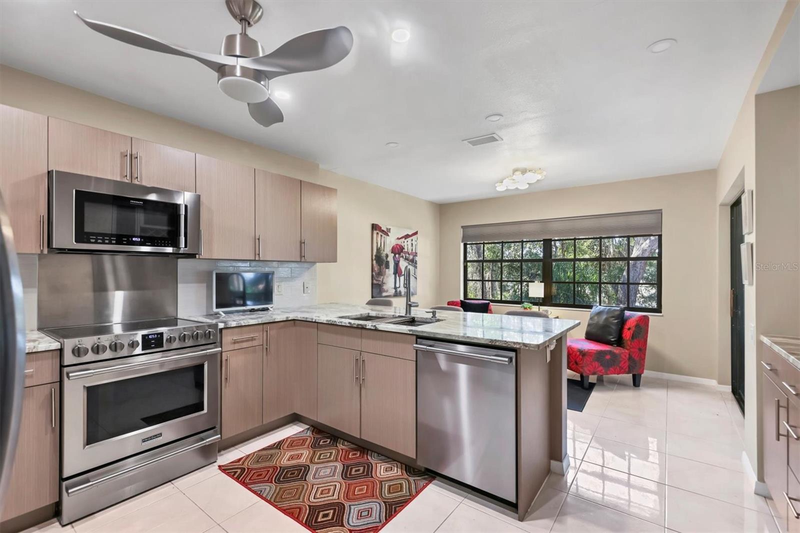 Image 16 of 38 For 7608 Fairway Woods Drive 206