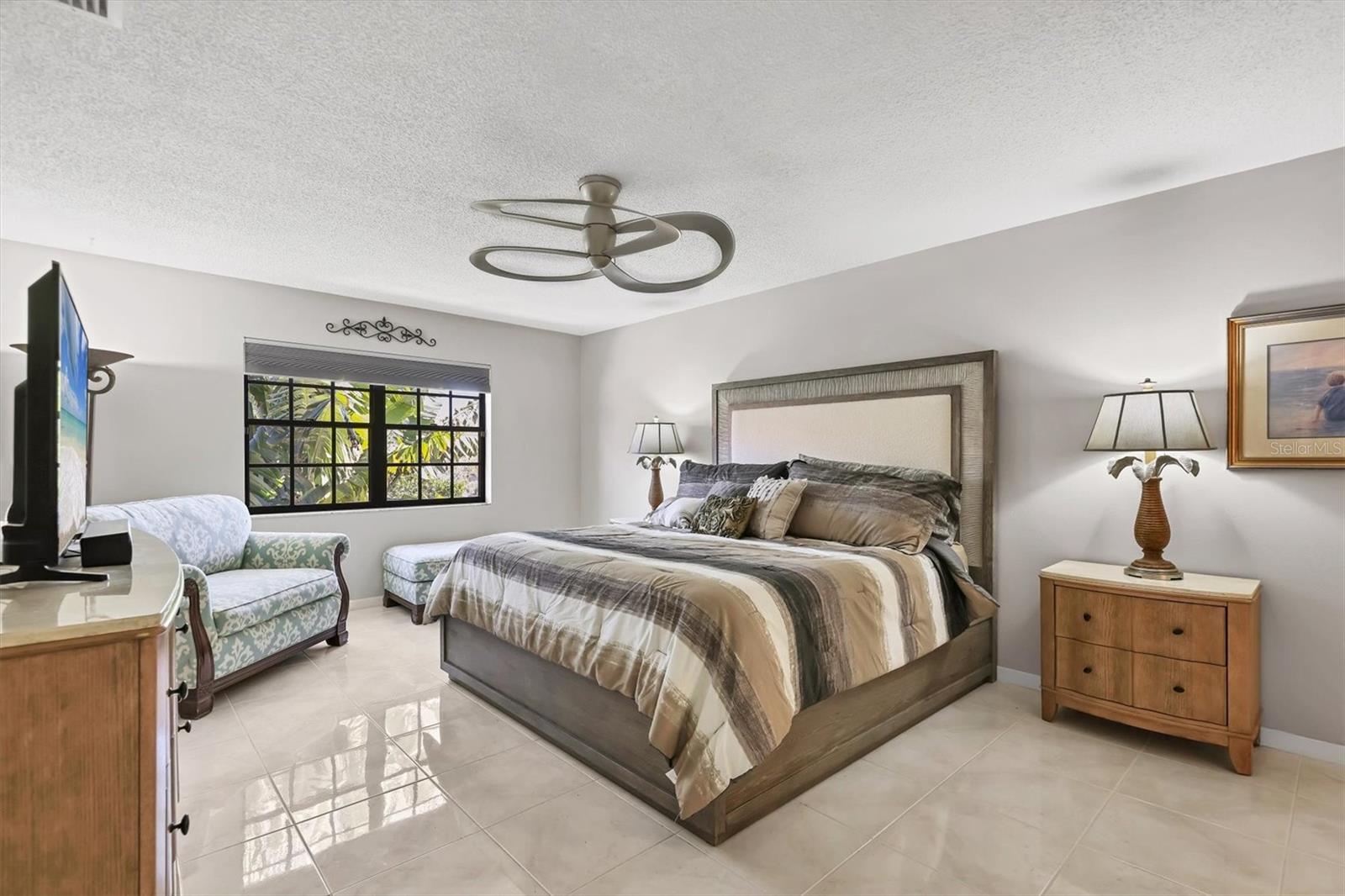 Image 19 of 38 For 7608 Fairway Woods Drive 206