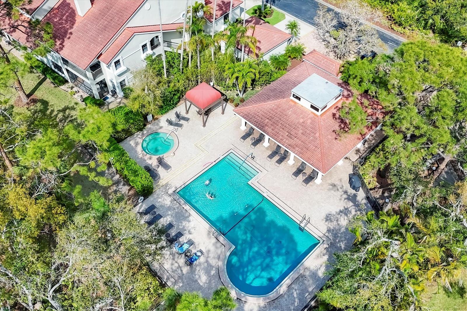 Image 33 of 38 For 7608 Fairway Woods Drive 206