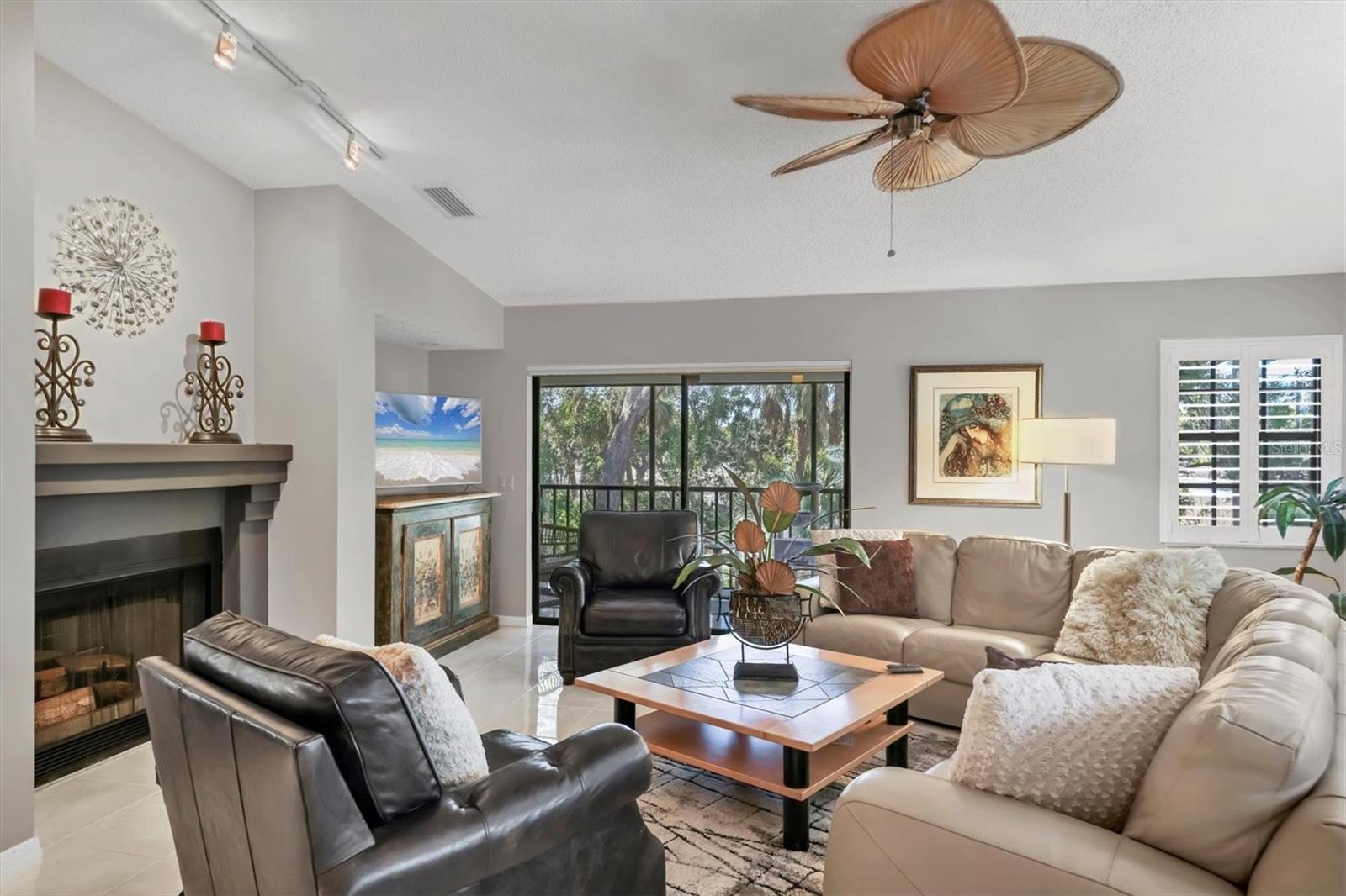 Image 7 of 38 For 7608 Fairway Woods Drive 206