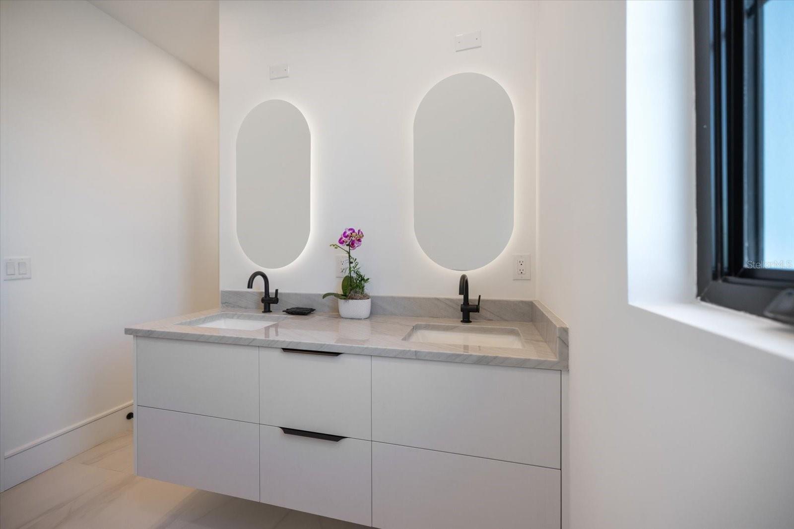 Image 33 of 54 For 2045 Goldenrod Street