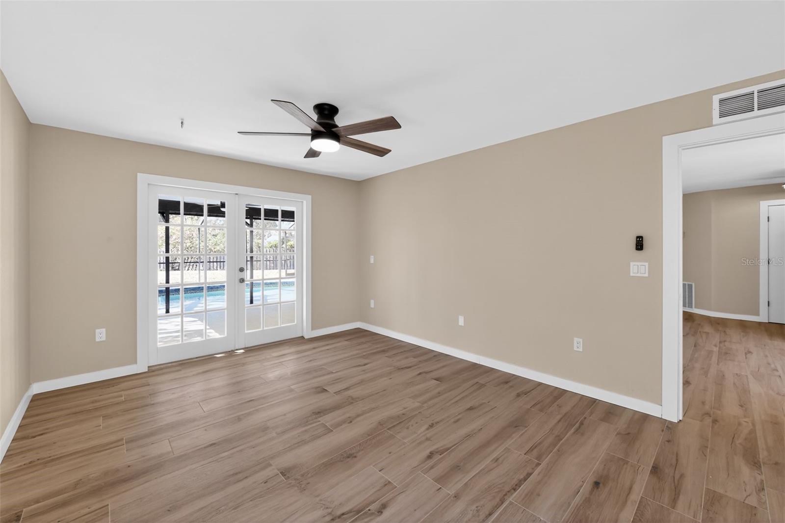 Image 14 of 36 For 4072 King Richard Drive