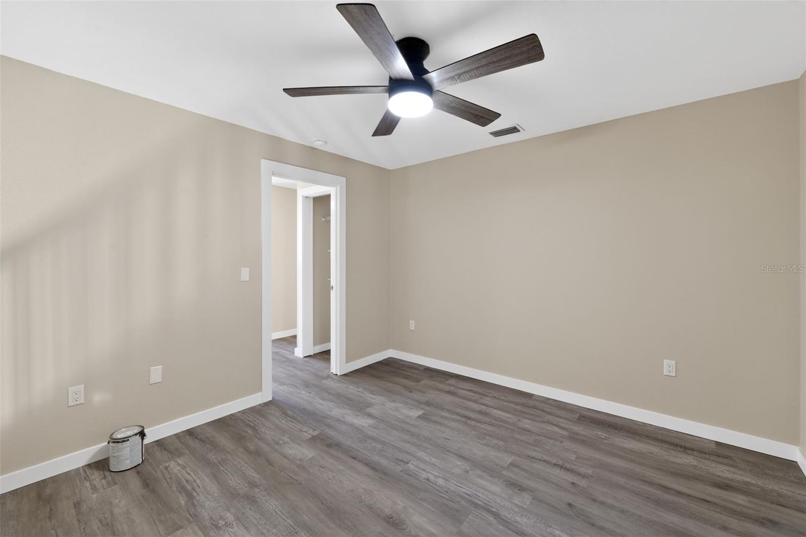 Image 17 of 36 For 4072 King Richard Drive