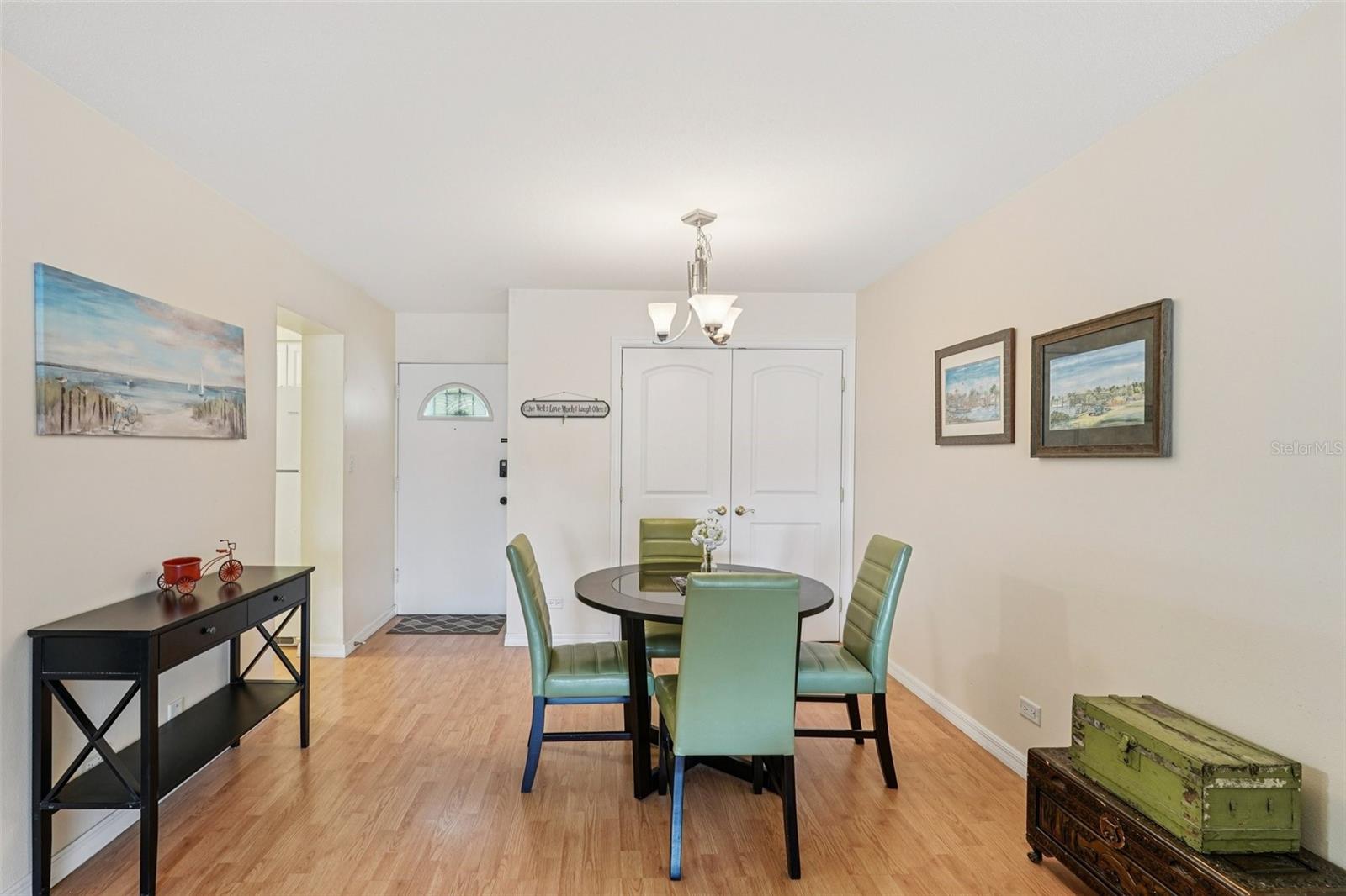 Image 11 of 37 For 3900 Roxane Boulevard 8b