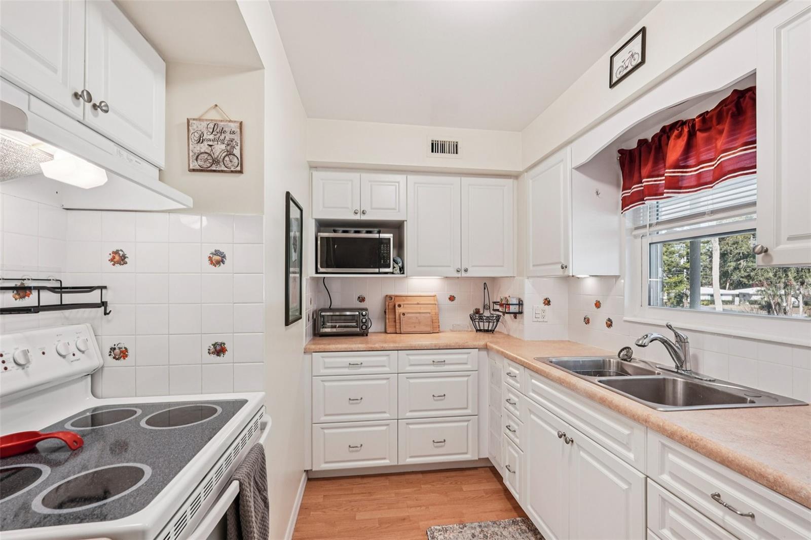 Image 13 of 37 For 3900 Roxane Boulevard 8b