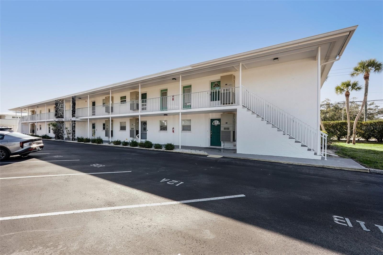 Image 3 of 37 For 3900 Roxane Boulevard 8b