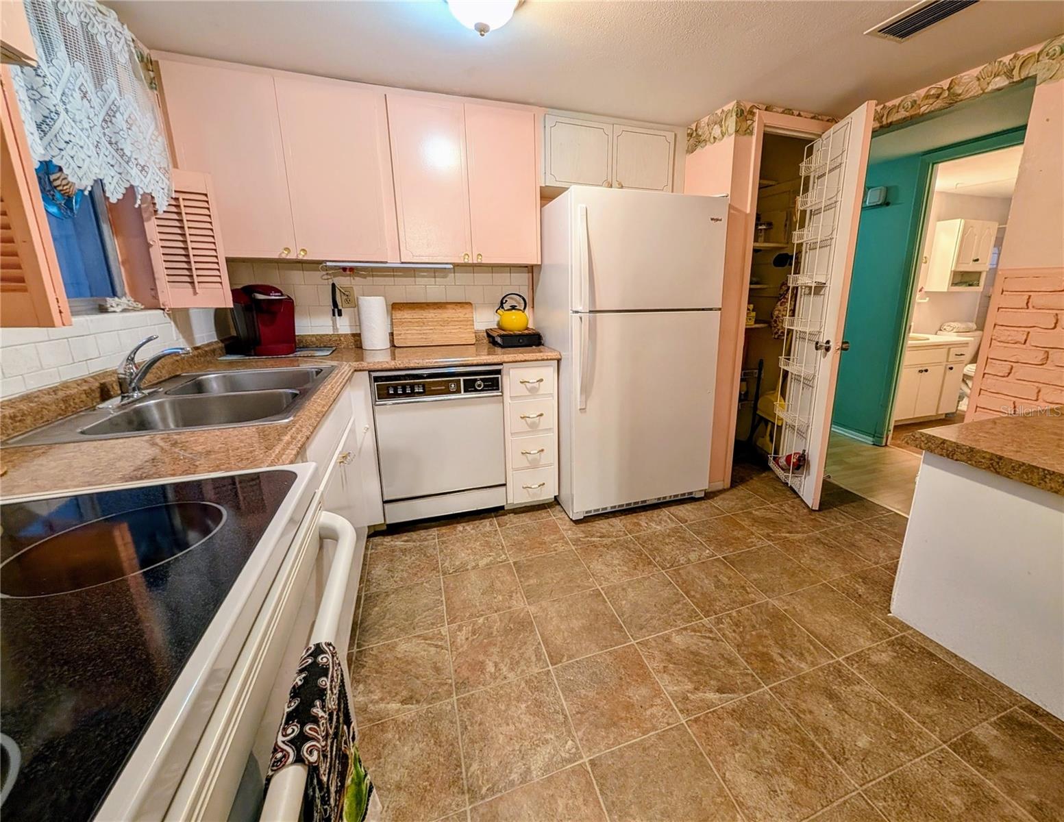 Image 3 of 26 For 2029 Sunset Drive Unit #e-21