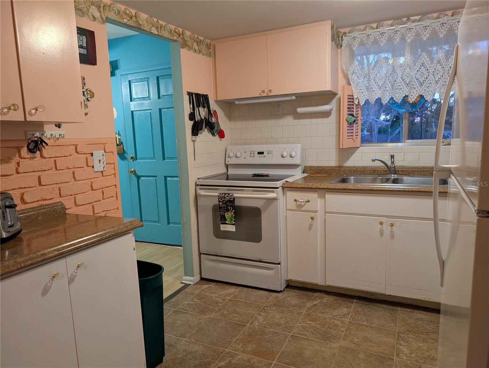 Image 4 of 26 For 2029 Sunset Drive Unit #e-21