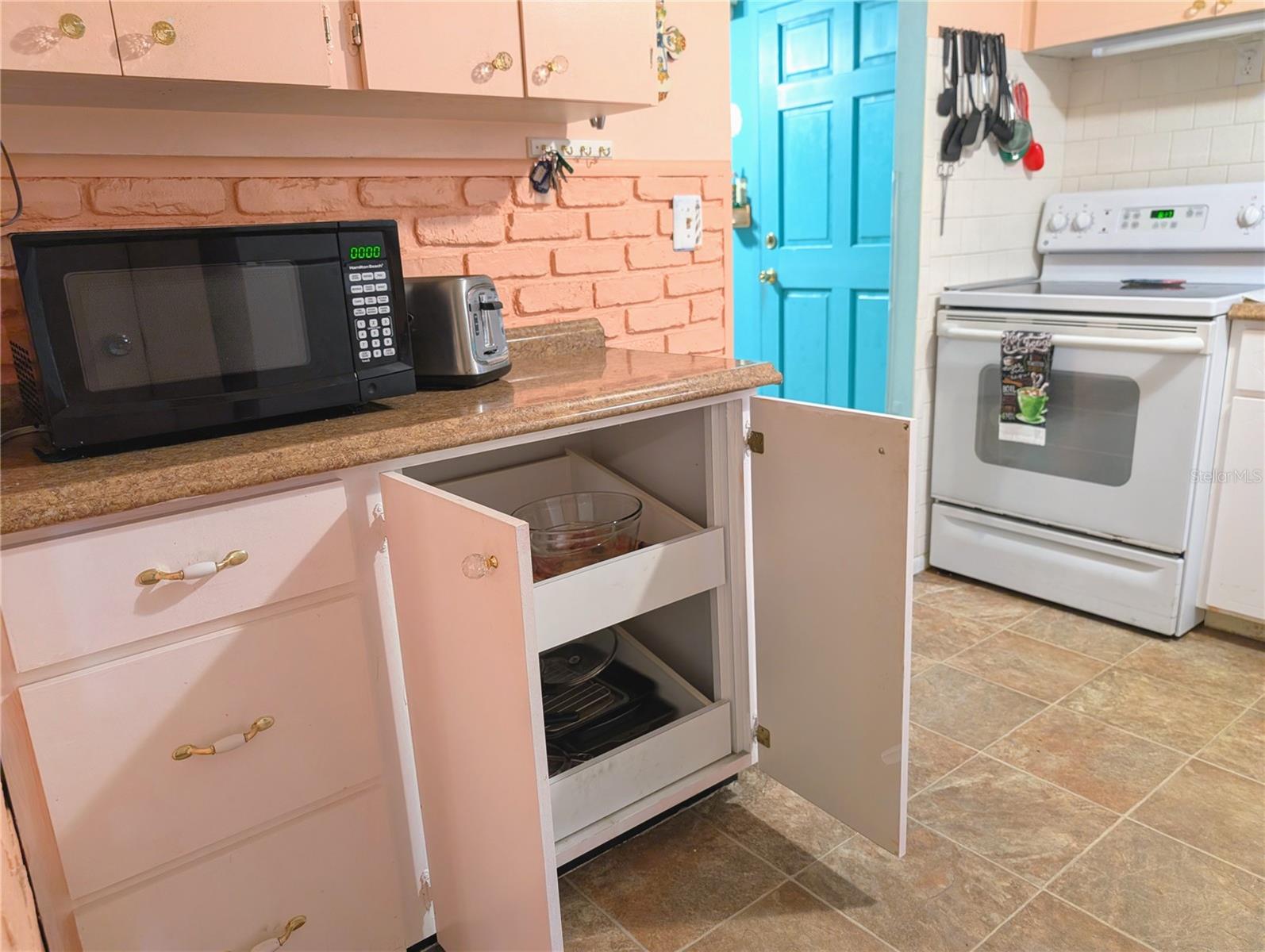 Image 5 of 26 For 2029 Sunset Drive Unit #e-21