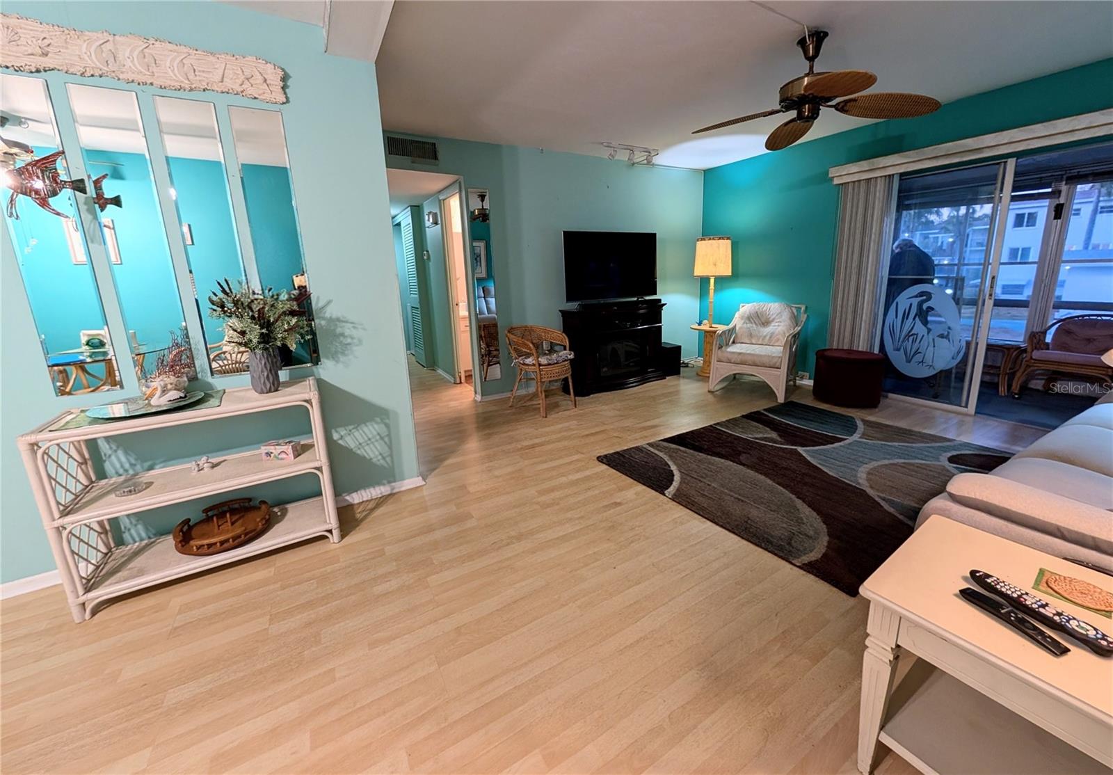 Image 9 of 26 For 2029 Sunset Drive Unit #e-21