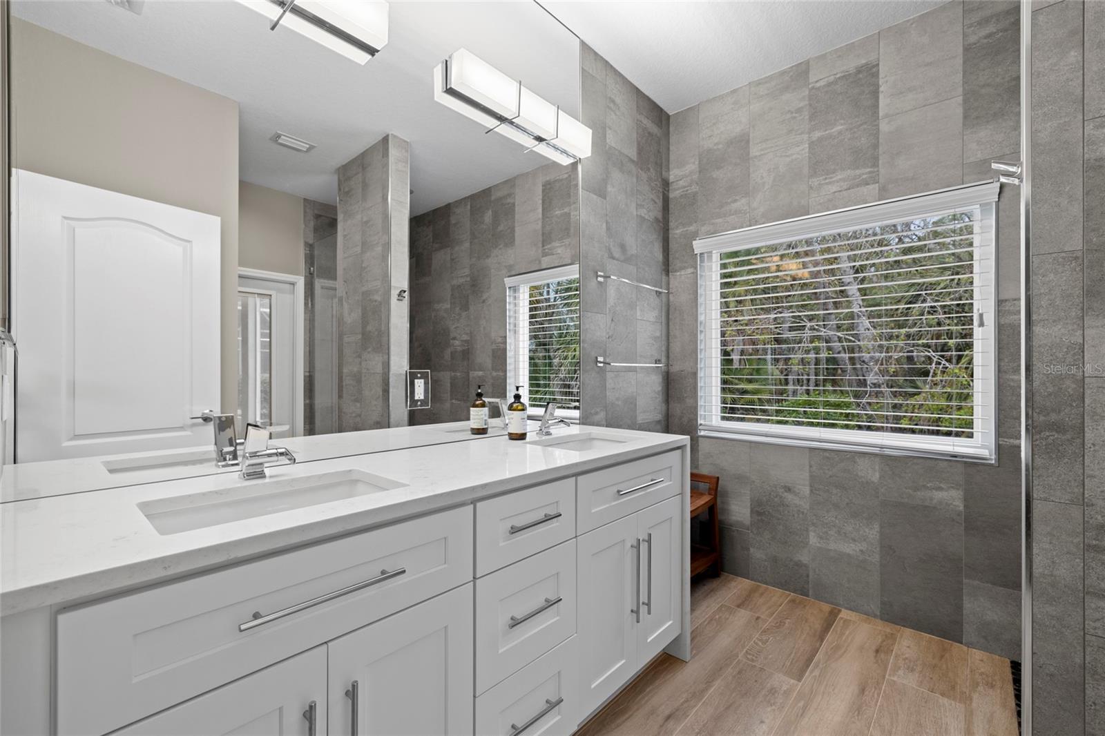 Image 17 of 34 For 8322 Whispering Woods Court