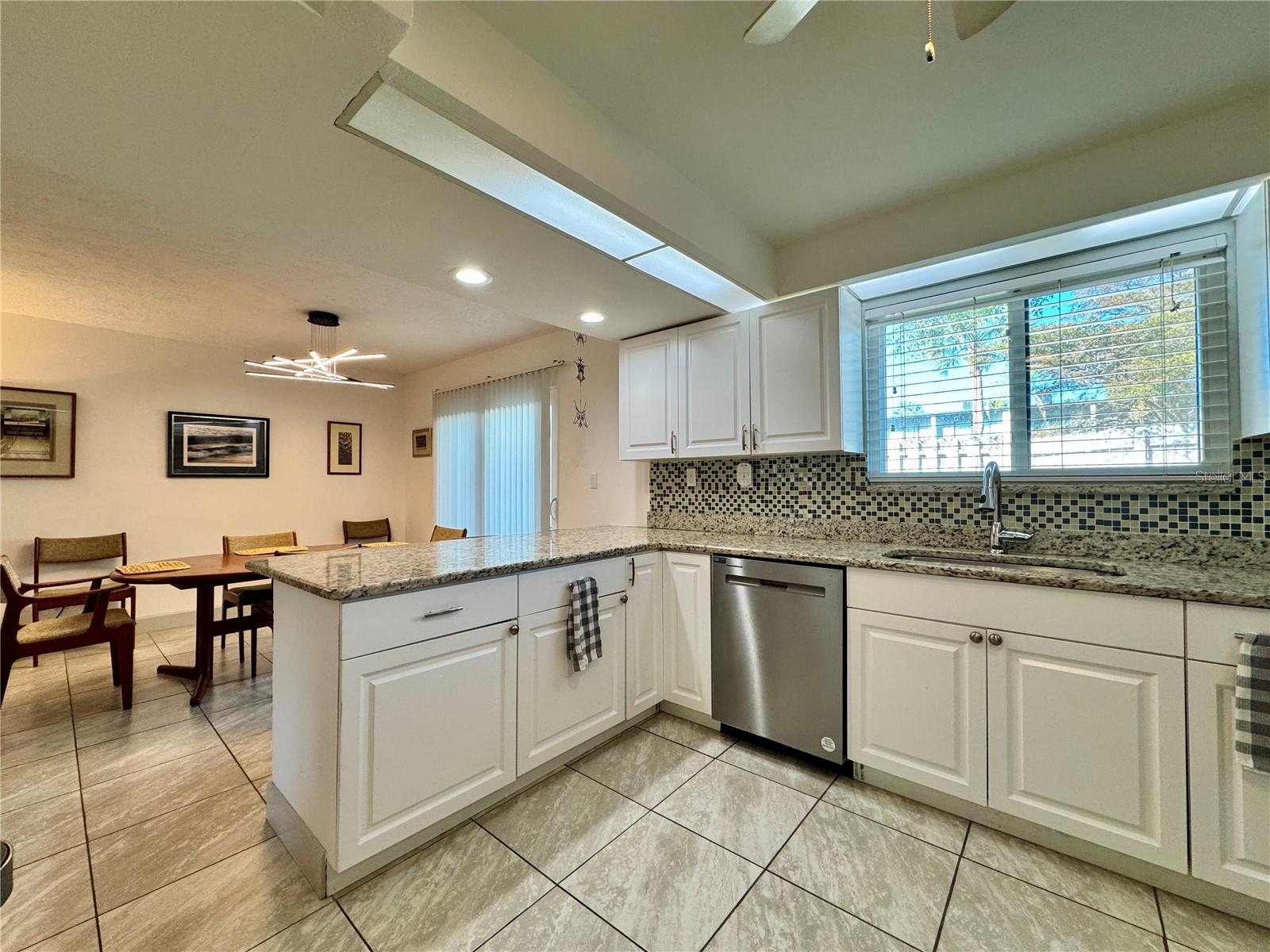 Image 13 of 47 For 4001 Beneva Road 417