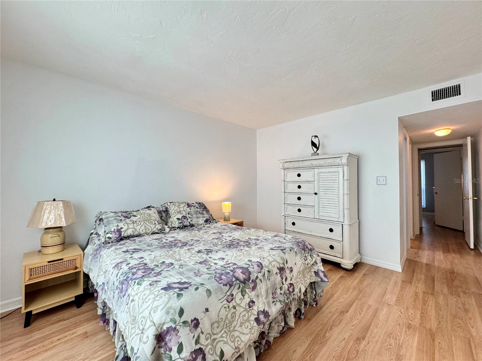 Image 20 of 47 For 4001 Beneva Road 417