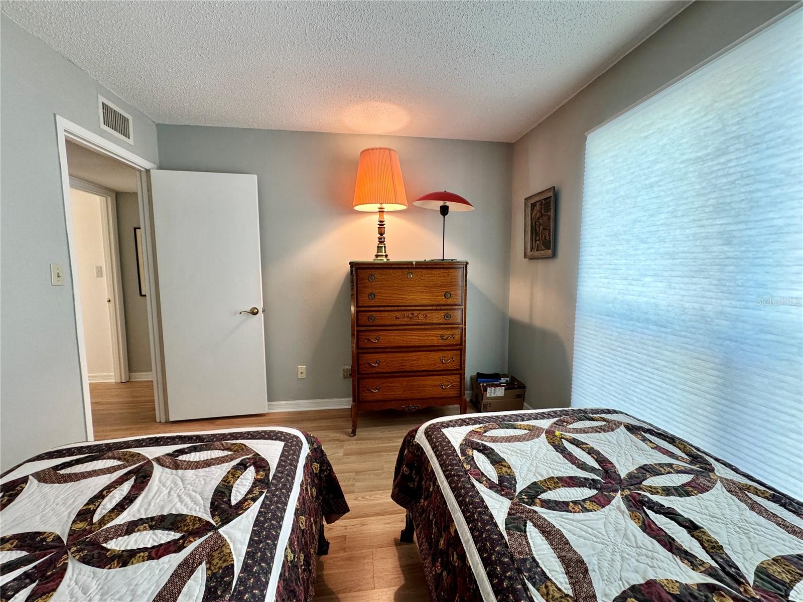 Image 26 of 47 For 4001 Beneva Road 417