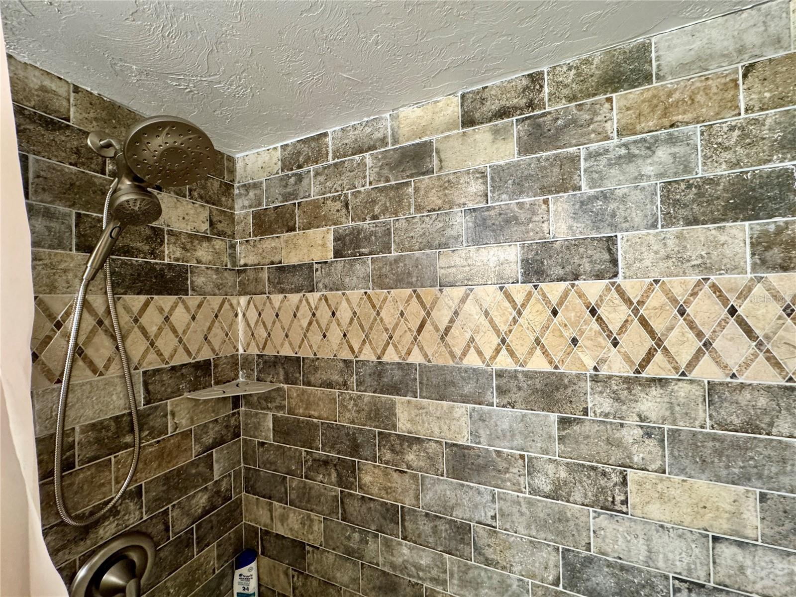 Image 35 of 47 For 4001 Beneva Road 417