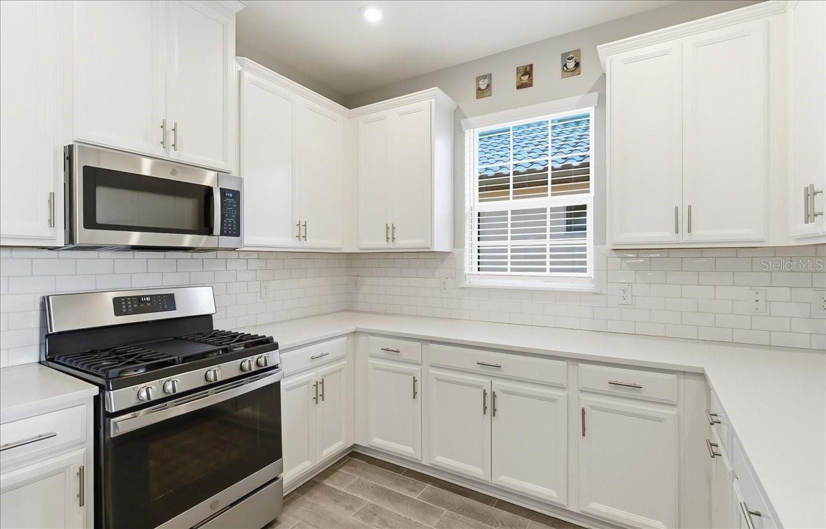 Image 7 of 79 For 10410 Inglenook Terrace