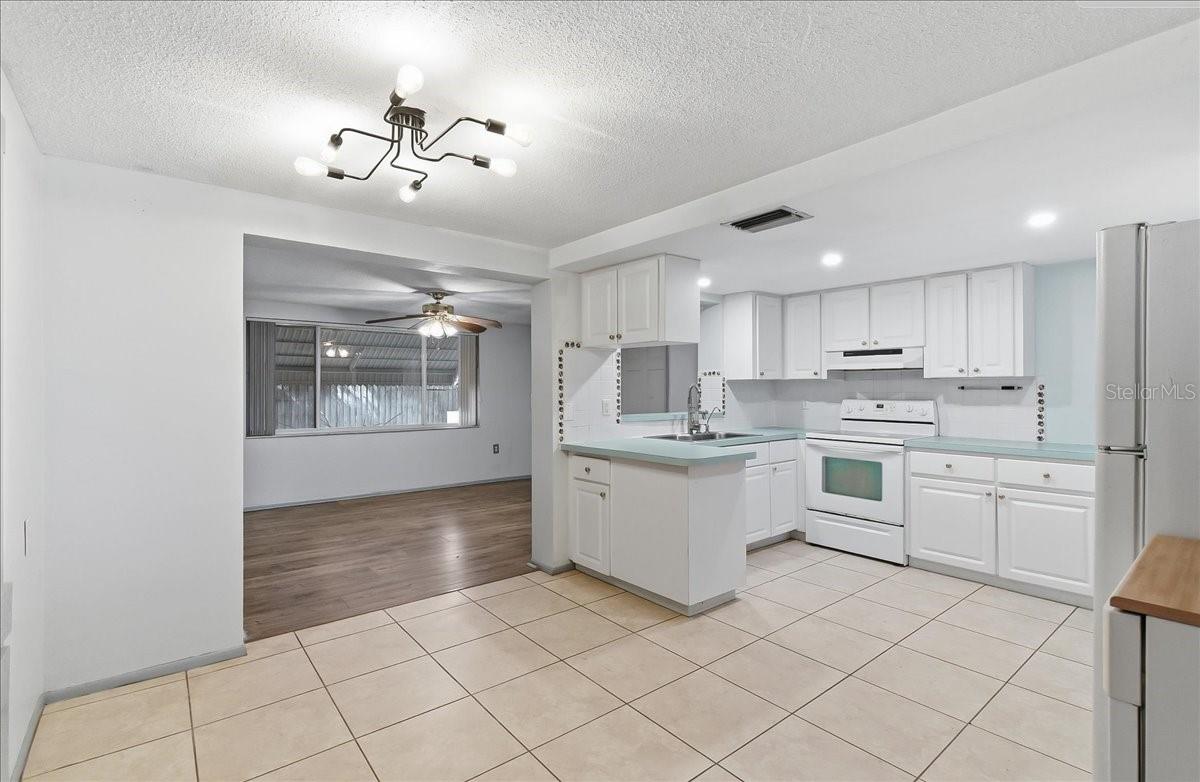 Image 10 of 33 For 10921 Manchester Road