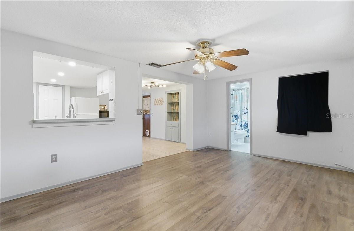 Image 13 of 33 For 10921 Manchester Road