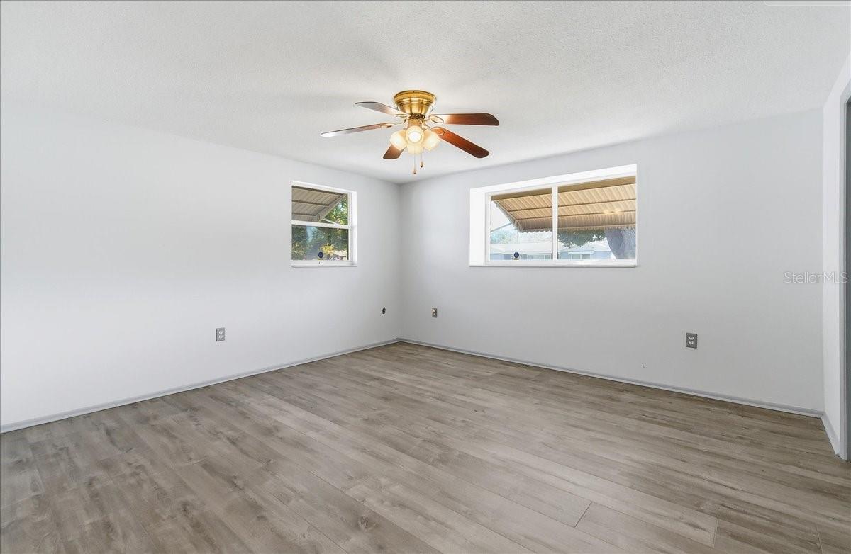 Image 15 of 33 For 10921 Manchester Road